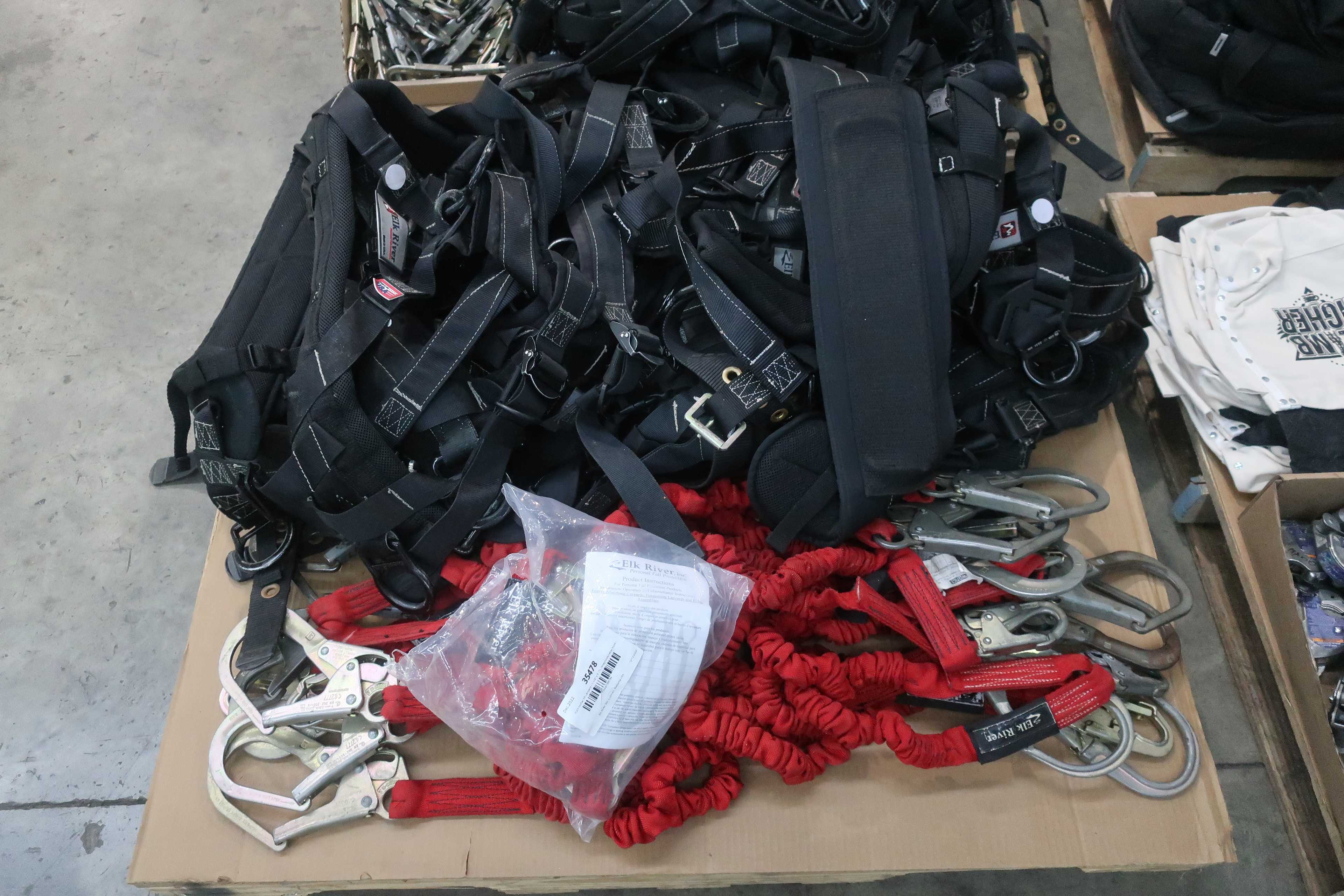 4 PALLETS OF ASSORTED RIGGING AND CLIMBING SUPPLIES - LIFTING EQUIPMENT