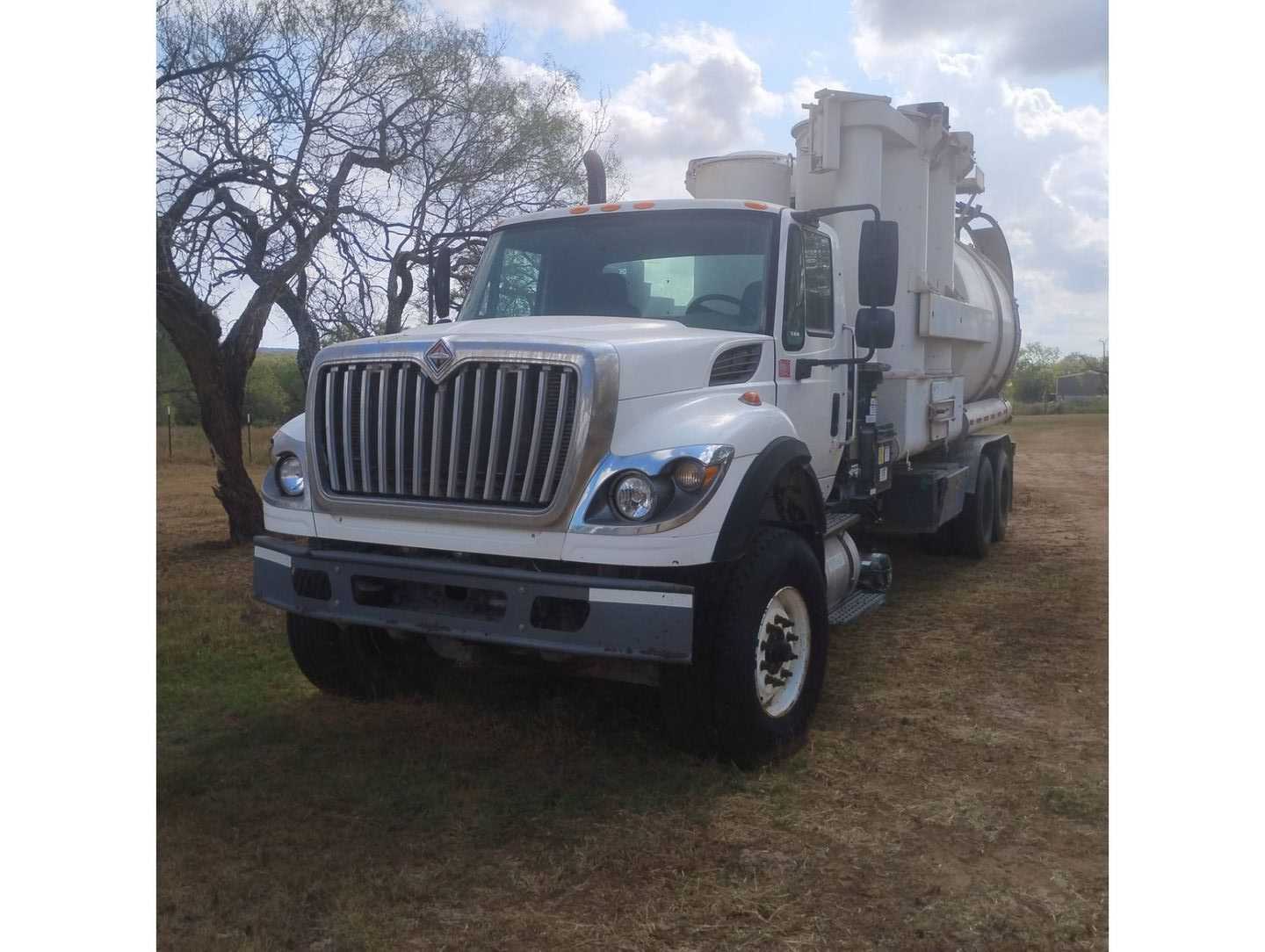 2009 INTERNATIONAL SF647 VACUUM TRUCK - VACUUM TRUCKS