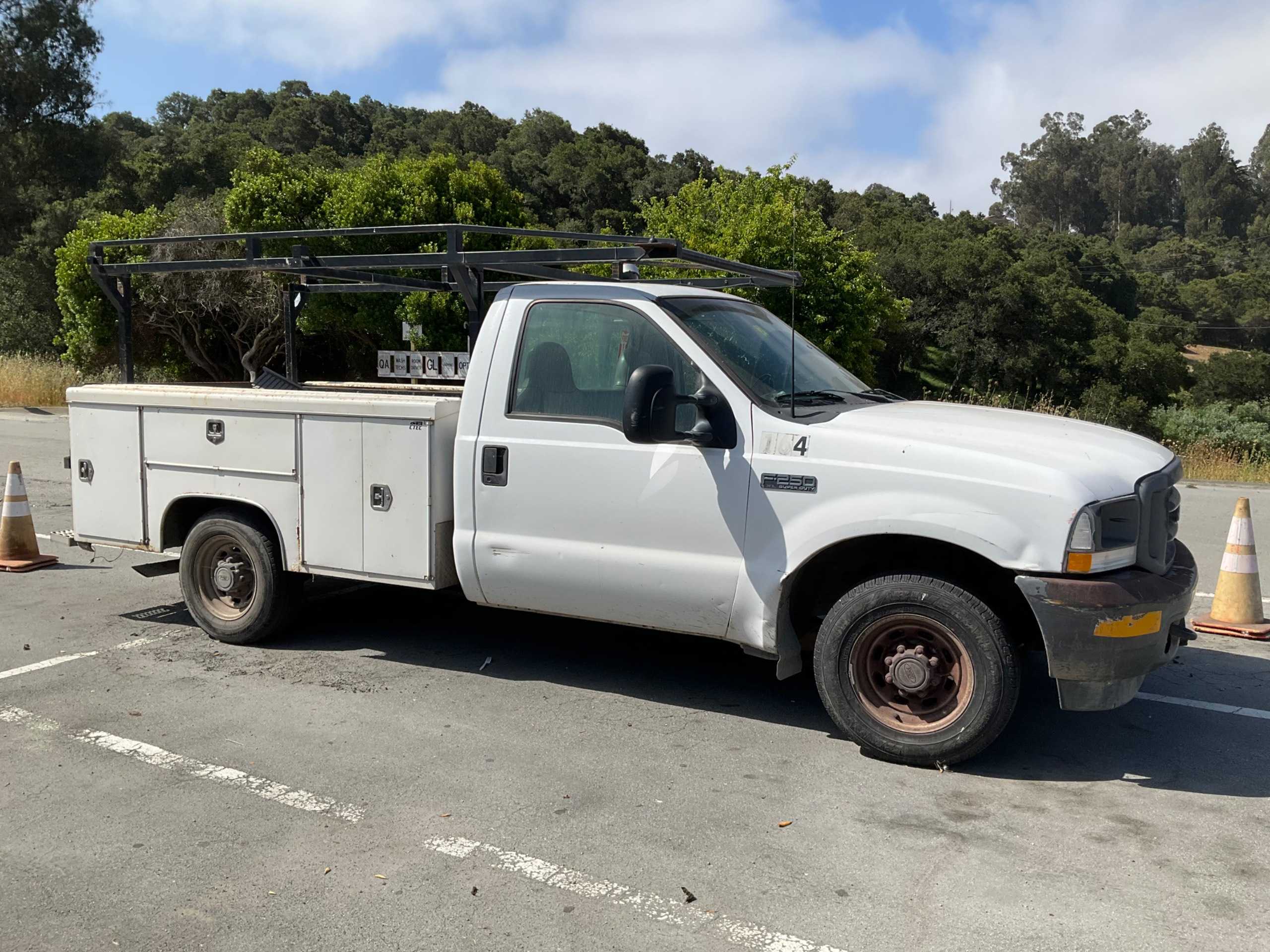 2003 FORD F-250 UTILITY TRUCK - UTILITY TRUCKS
