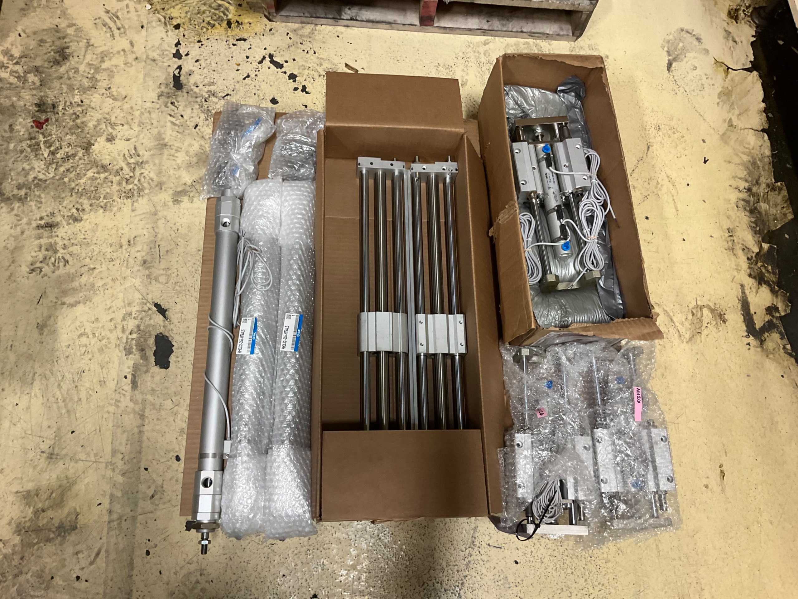 BULK QTY OF INDUSTRIAL PARTS - INDUSTRIAL PARTS