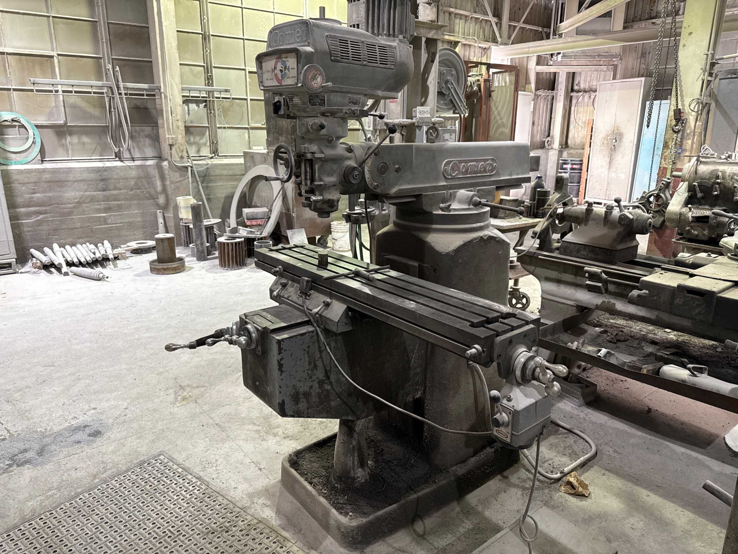 1984 COMET 3KV VERTICAL MILLING MACHINE - VERTICAL MILLING MACHINES
