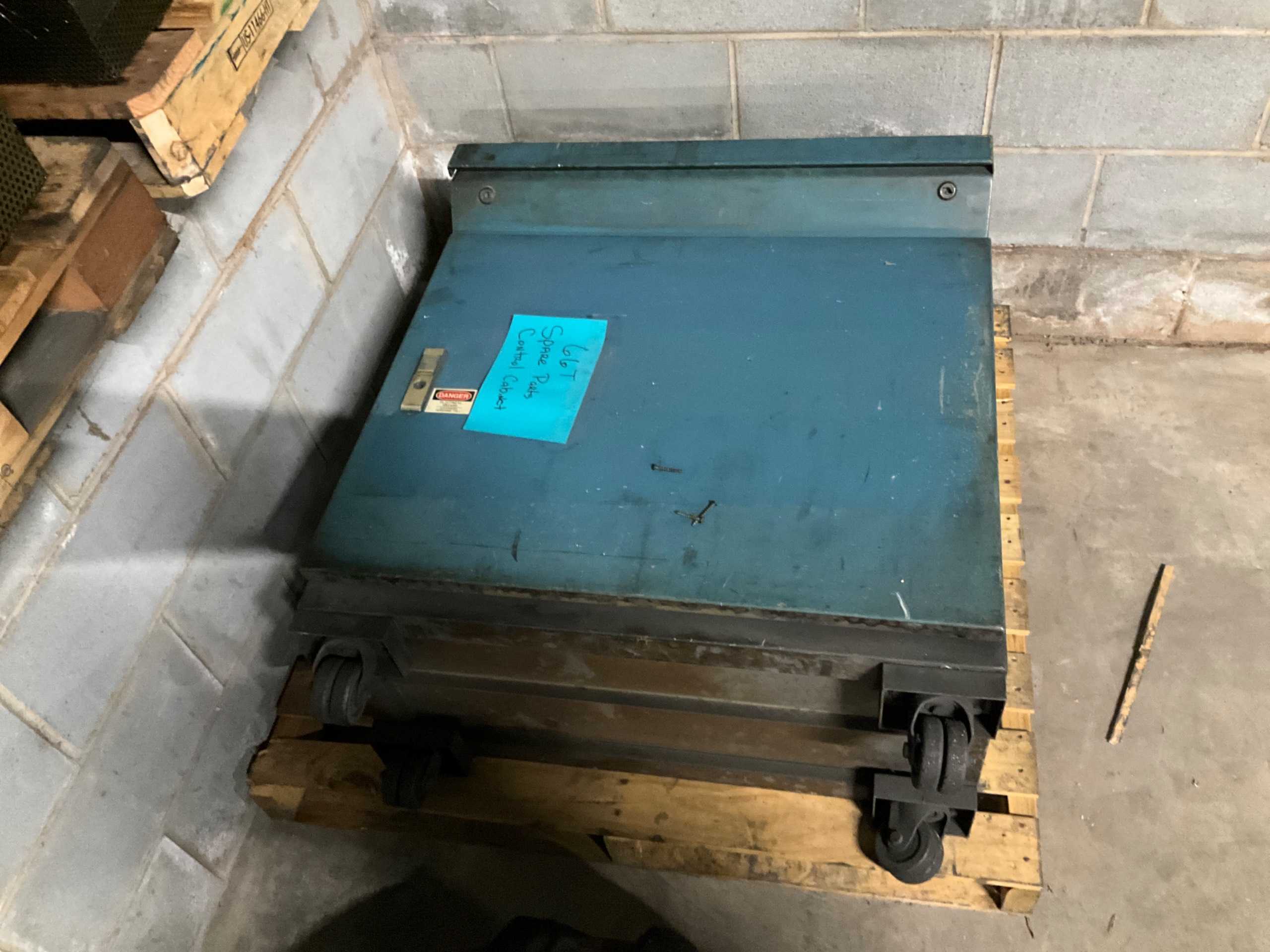 BULK QTY OF PRESS PARTS - PRESS BRAKE TOOLING