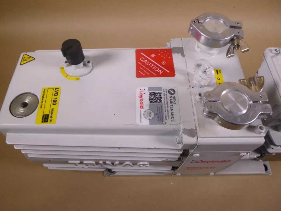 LEYBOLD TRIVAC D30T DUAL STAGE ROTARY VANE VACUUM PUMP - VACUUM PUMP