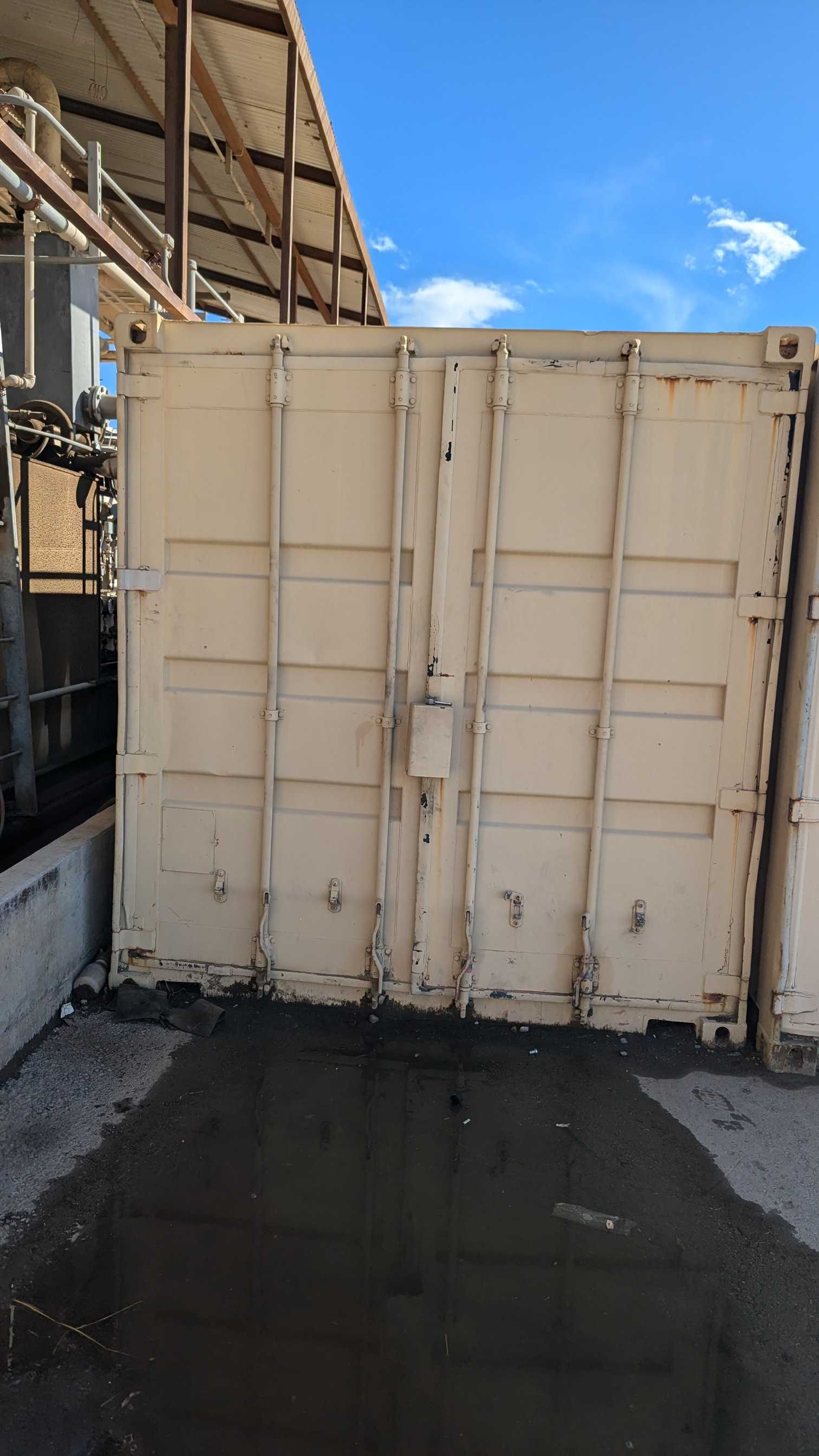 20' SHIPPING CONTAINER - SHIPPING CONTAINERS
