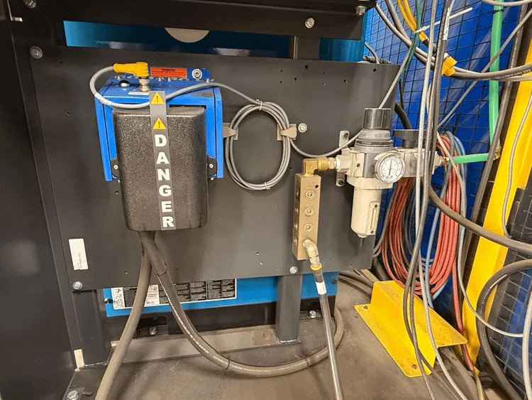 2022 YASKAWA AR2010 ROBOTIC WELDER WITH MILLER AUTO-CONTINUUM 500 WELDER - ARTICULATED ROBOTS
