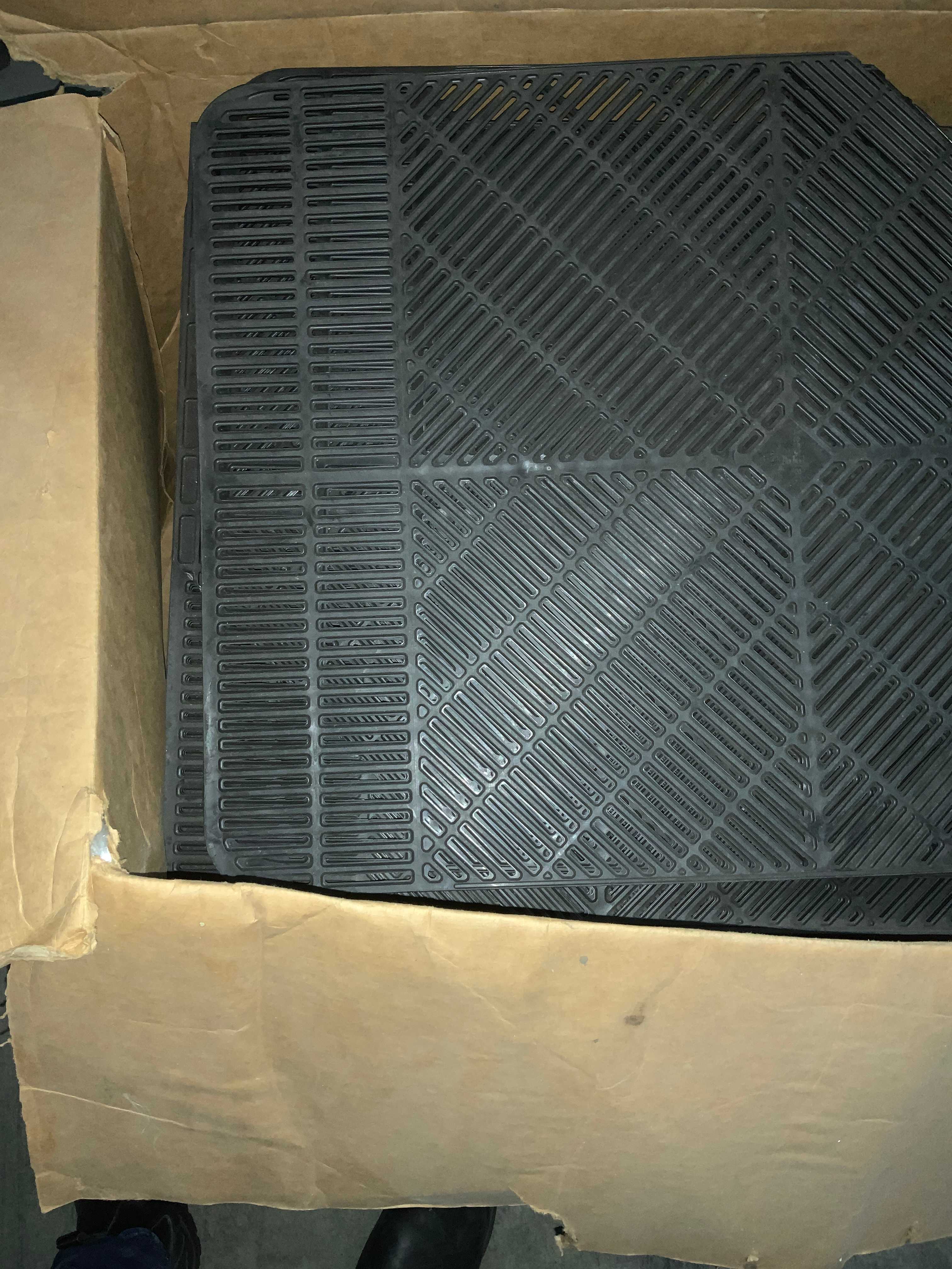 SET OF 30 PLASTIC FLOOR MATS - 