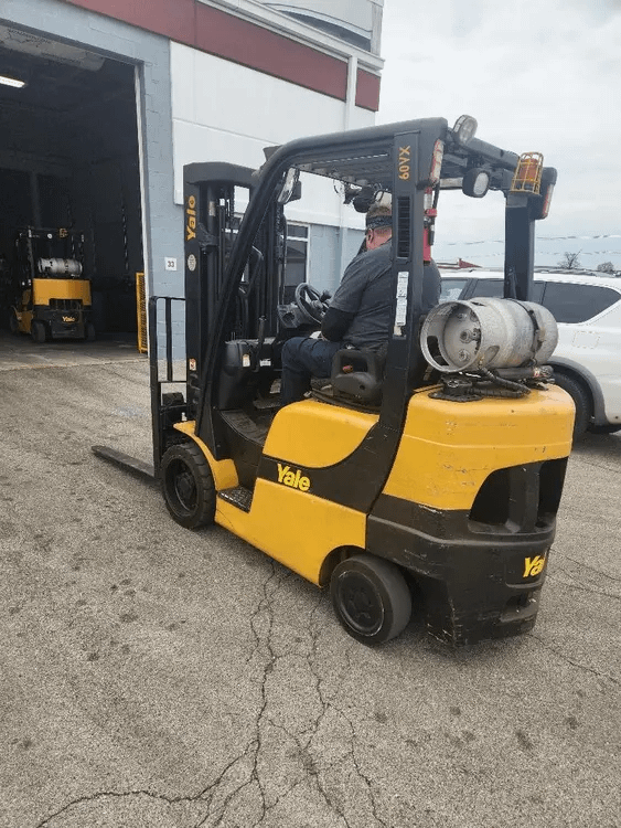2015 YALE GLC060VXNVSE085 FORKLIFT, 5500LBS LIFT, LPG, 3 STAGE MAST, 48IN FORKS - SIT-DOWN FORKLIFTS