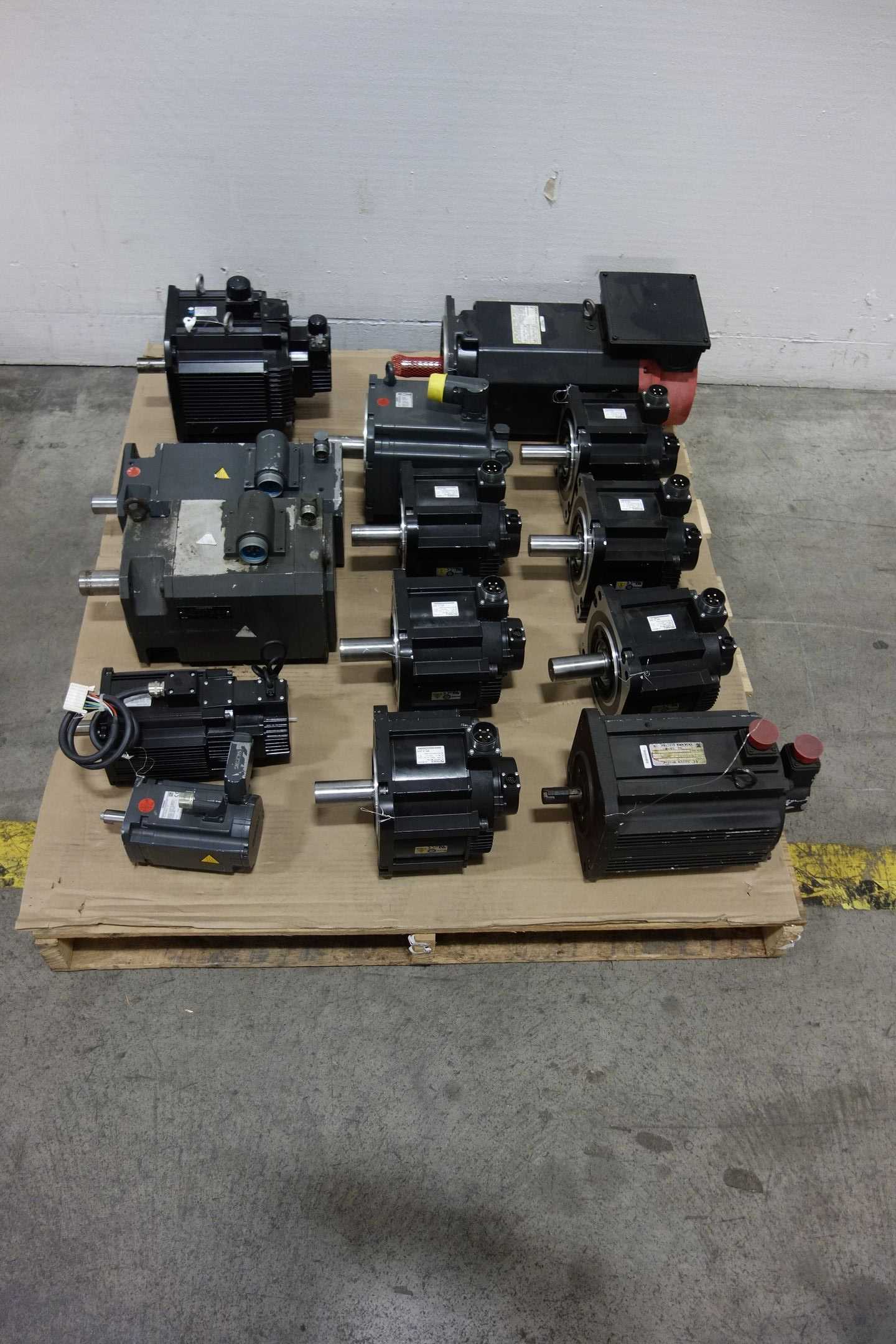 BULK QTY OF SERVO MOTORS -