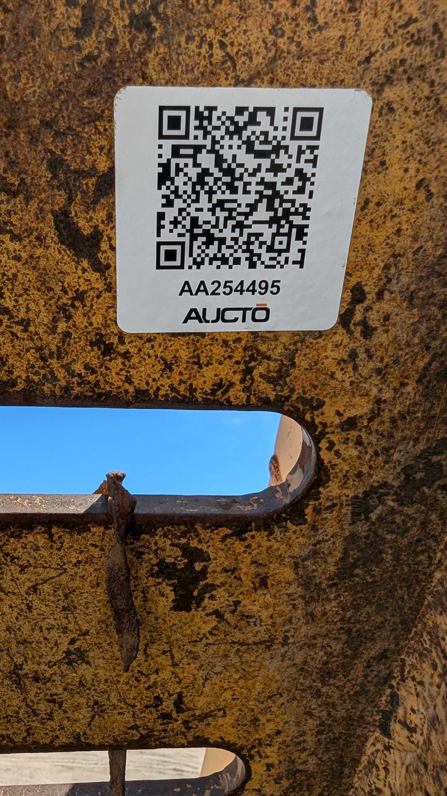ROCKLAND LOADER BUCKET - CONSTRUCTION EQUIPMENT ATTACHMENTS