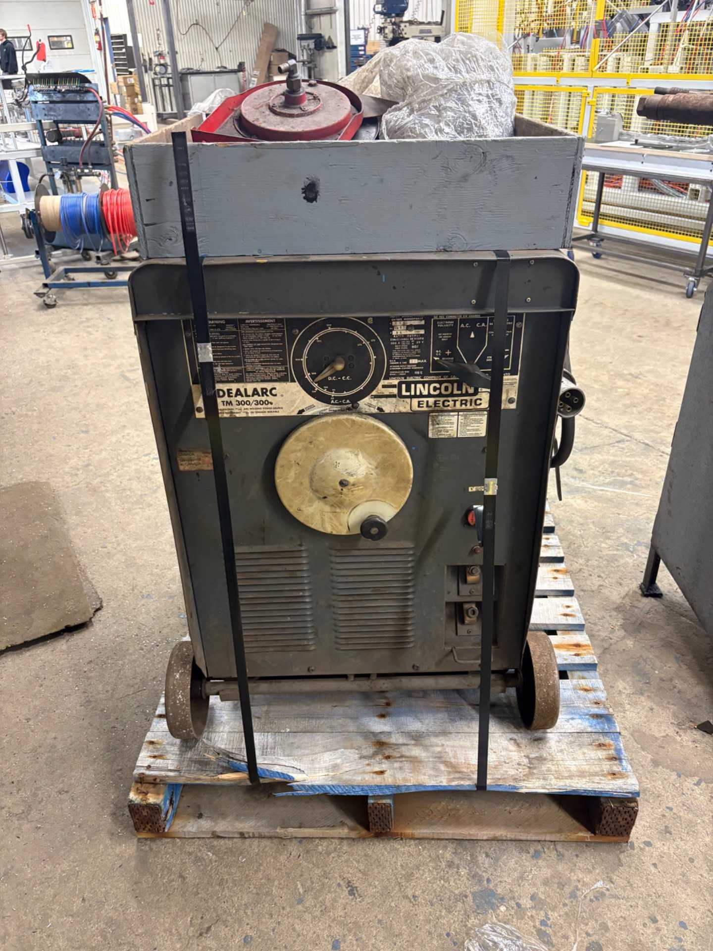 LINCOLN IDEALARC TM-300/300 ARC WELDER, 300A, 60% DUTY CYCLE, AC/DC, 1PH, 230/460V - WELDERS
