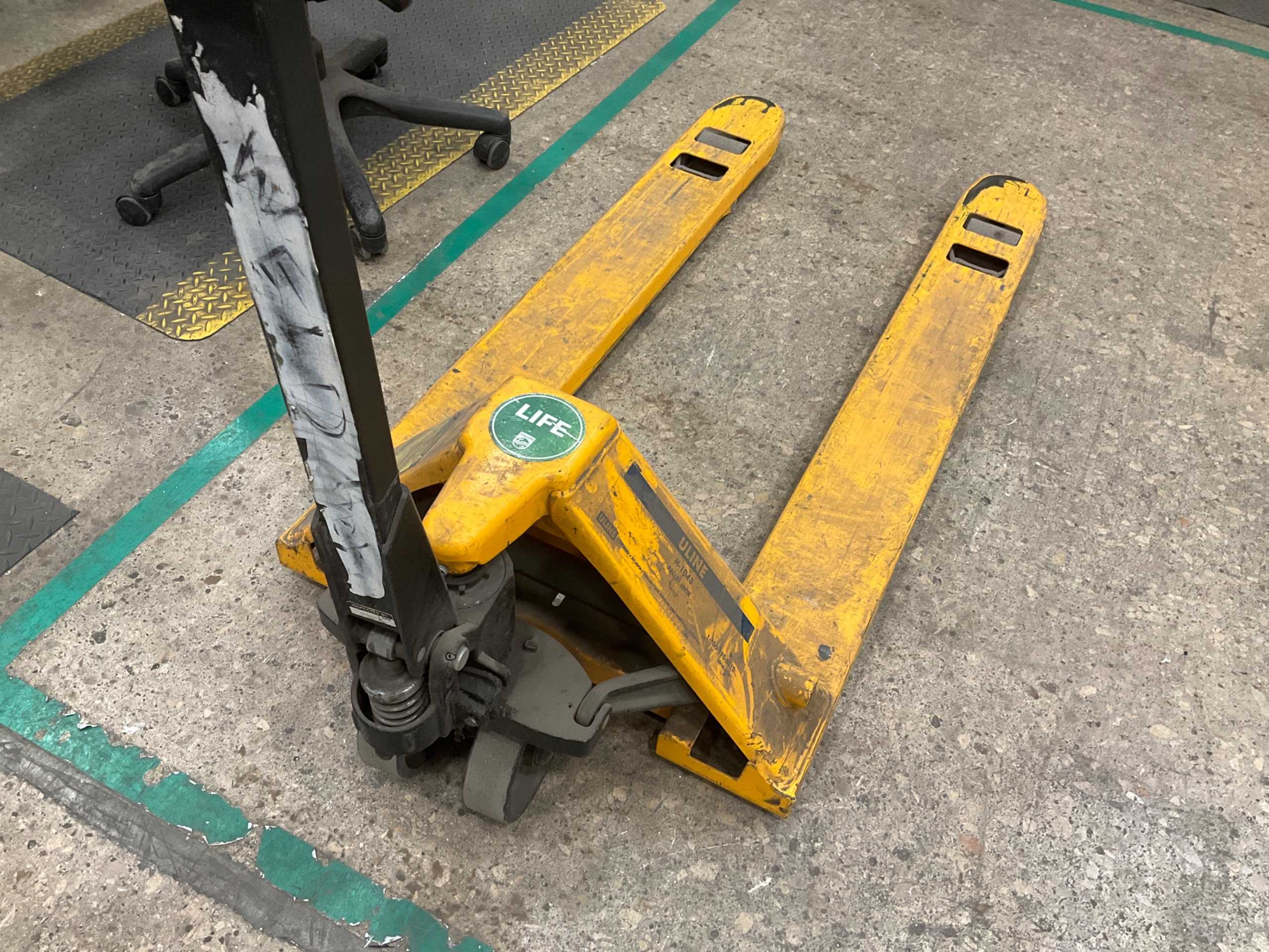 MANUAL PALLET JACK - MANUAL PALLET JACKS