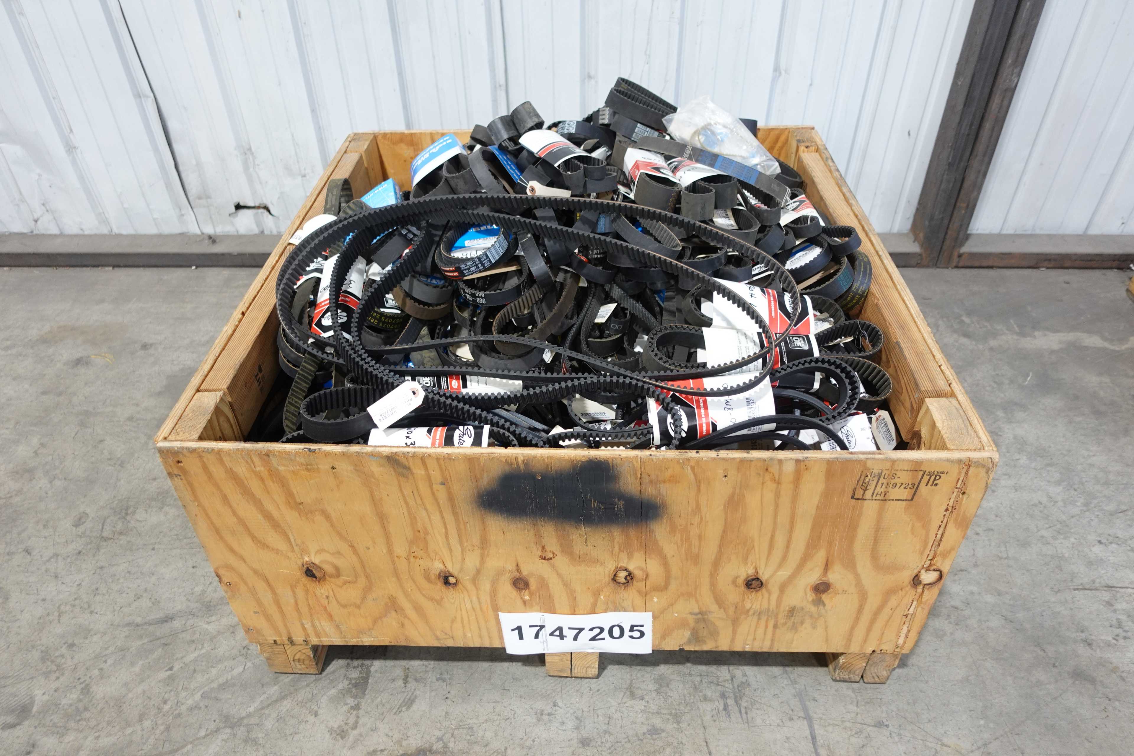 SKU 1747205 - CRATE OF ASSORTED V-BELTS - BELTS