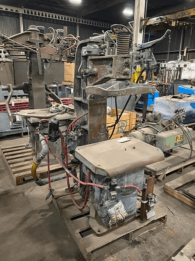 SPO 114-JU JOLT SQUEEZE MOLDING MACHINE, 14-IN SQUEEZE CYLINDER - FOUNDRY MOLDING MACHINES