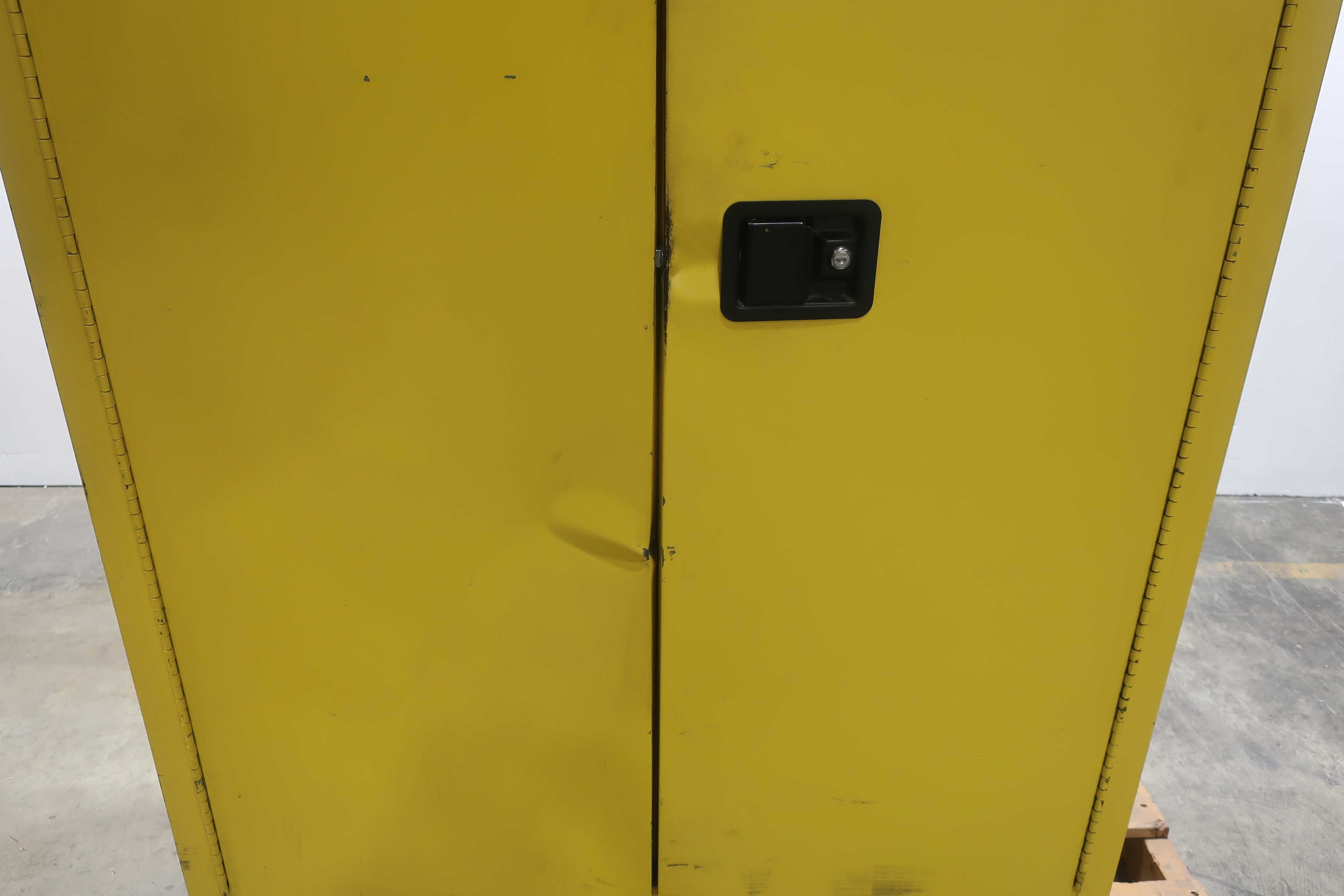 SECURALL SAFETY STORAGE CABINET FOR FLAMMABLE LIQUID - SAFETY EQUIPMENT