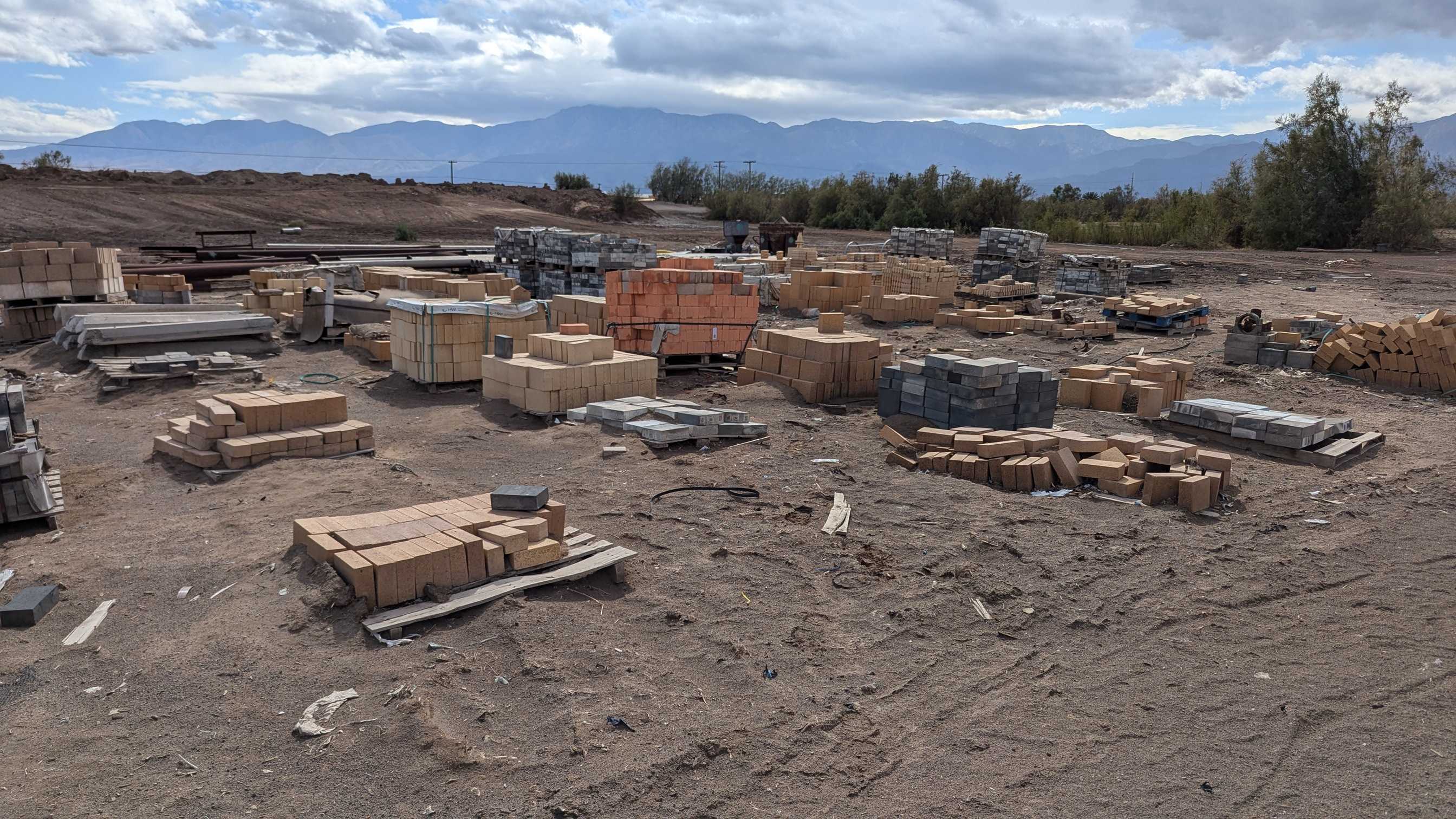 BULK QTY OF REFRACTORY BRICKS - MISCELLANEOUS