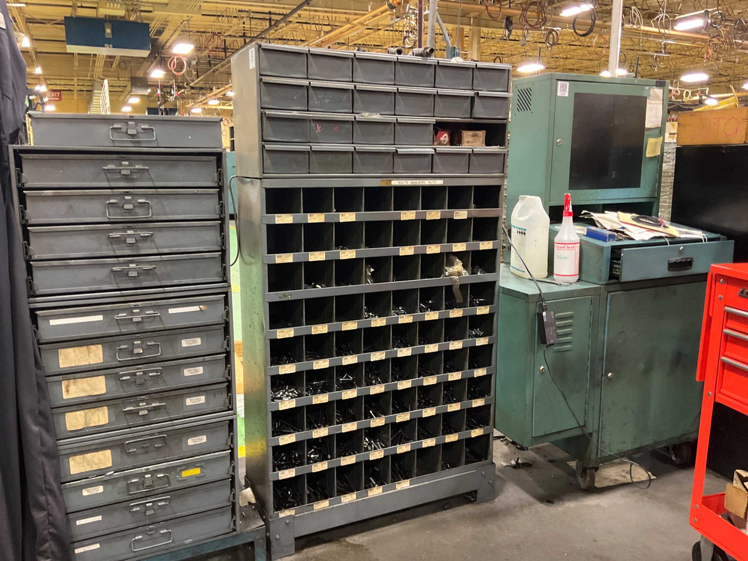 FREE STANDING STORAGE CABINET WITH CONTENTS FREE STANDING STORAGE CABINET WITH CONTENTS