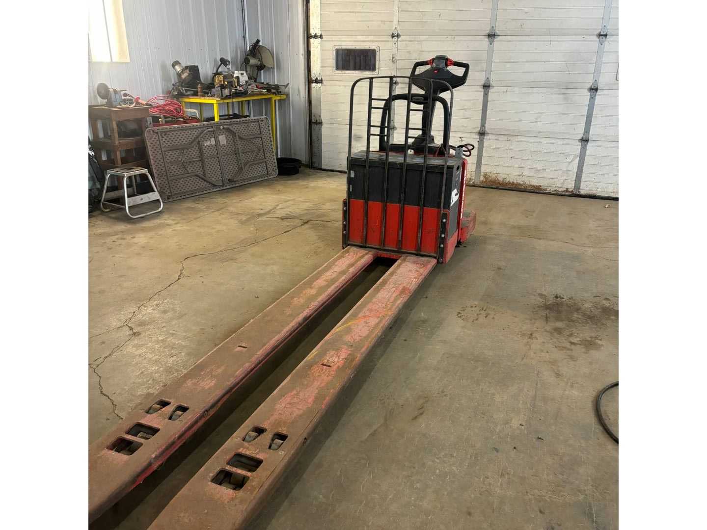 RAYMOND 8400 ELECTRIC PALLET JACK - ELECTRIC PALLET JACK