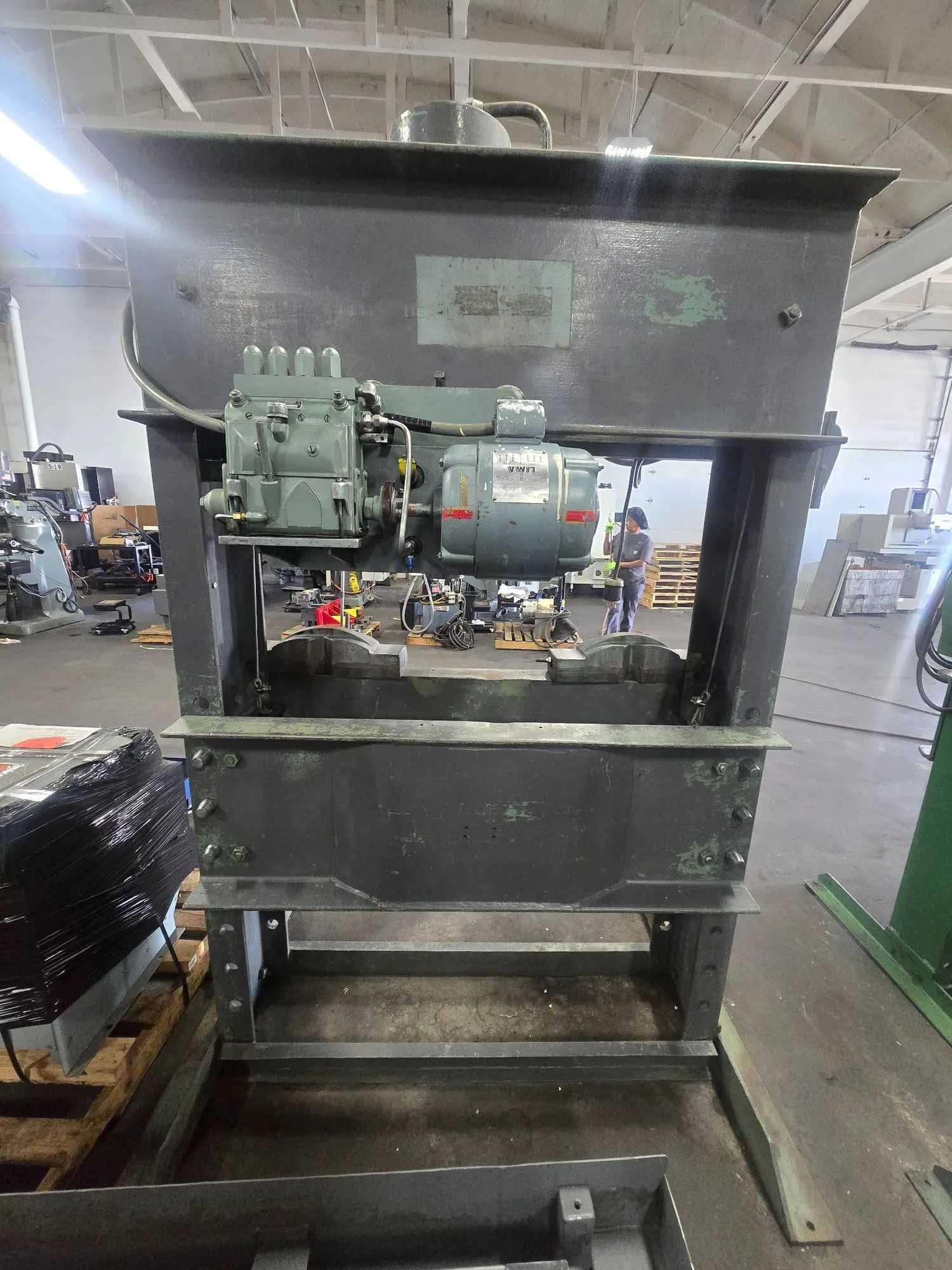 DAKE 5-150A HYDRAULIC H-FRAME PRESS 150-TON, 16" STRK, 24-3/4" HORIZ TRAVEL, 220/440V 3PH, 3000 LBS - HYDRAULIC PRESSES