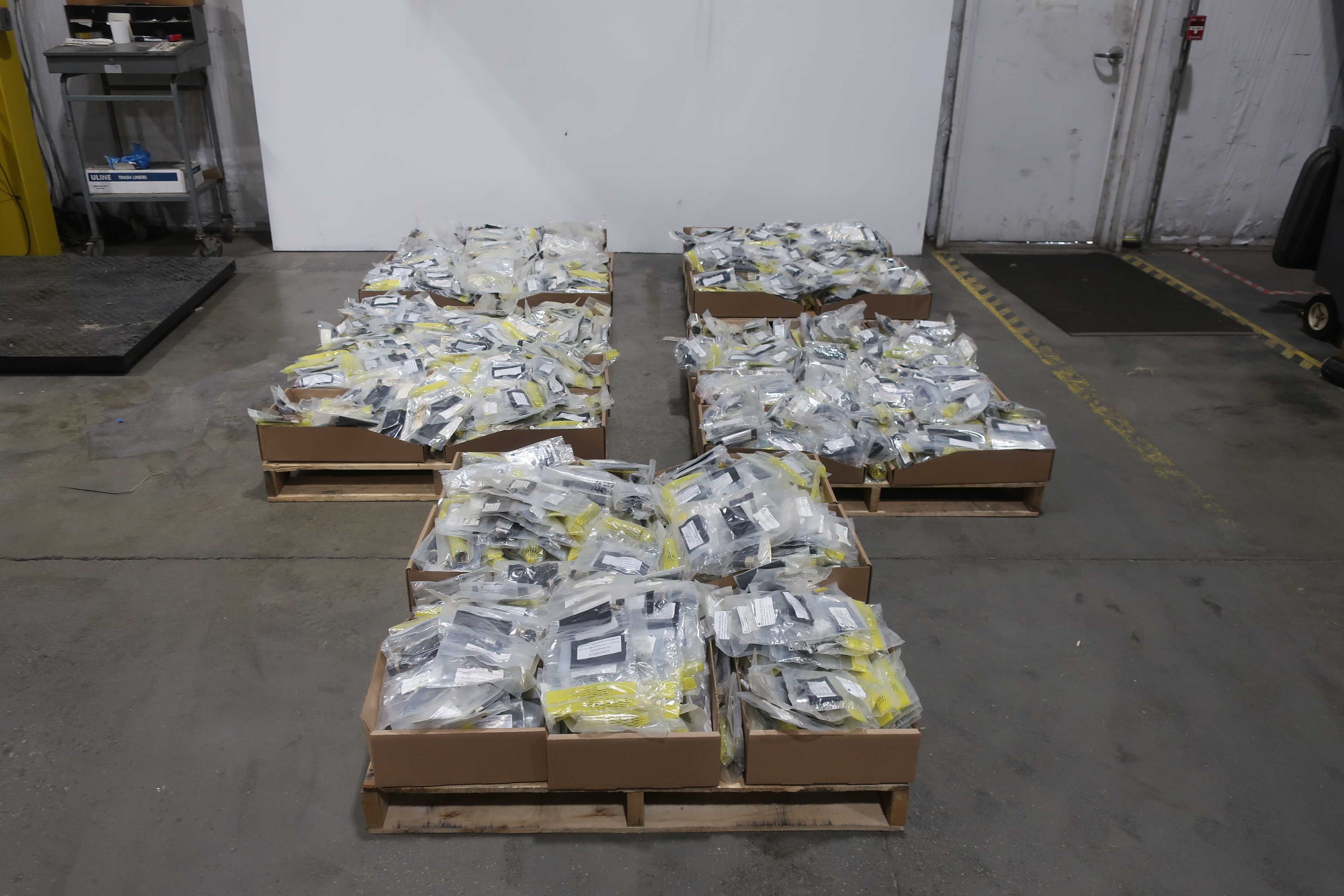 5 PALLETS OF ASSORTED SOURIAU PLUG KITS - PIPE PLUG