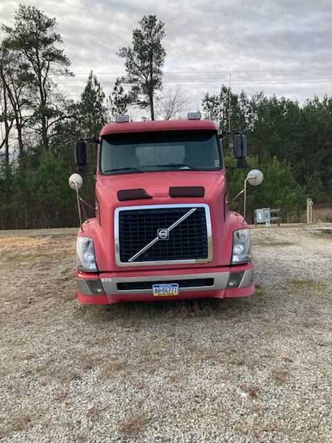 2007 VOLVO VNL TRACTOR TRUCK - TRACTOR TRUCK