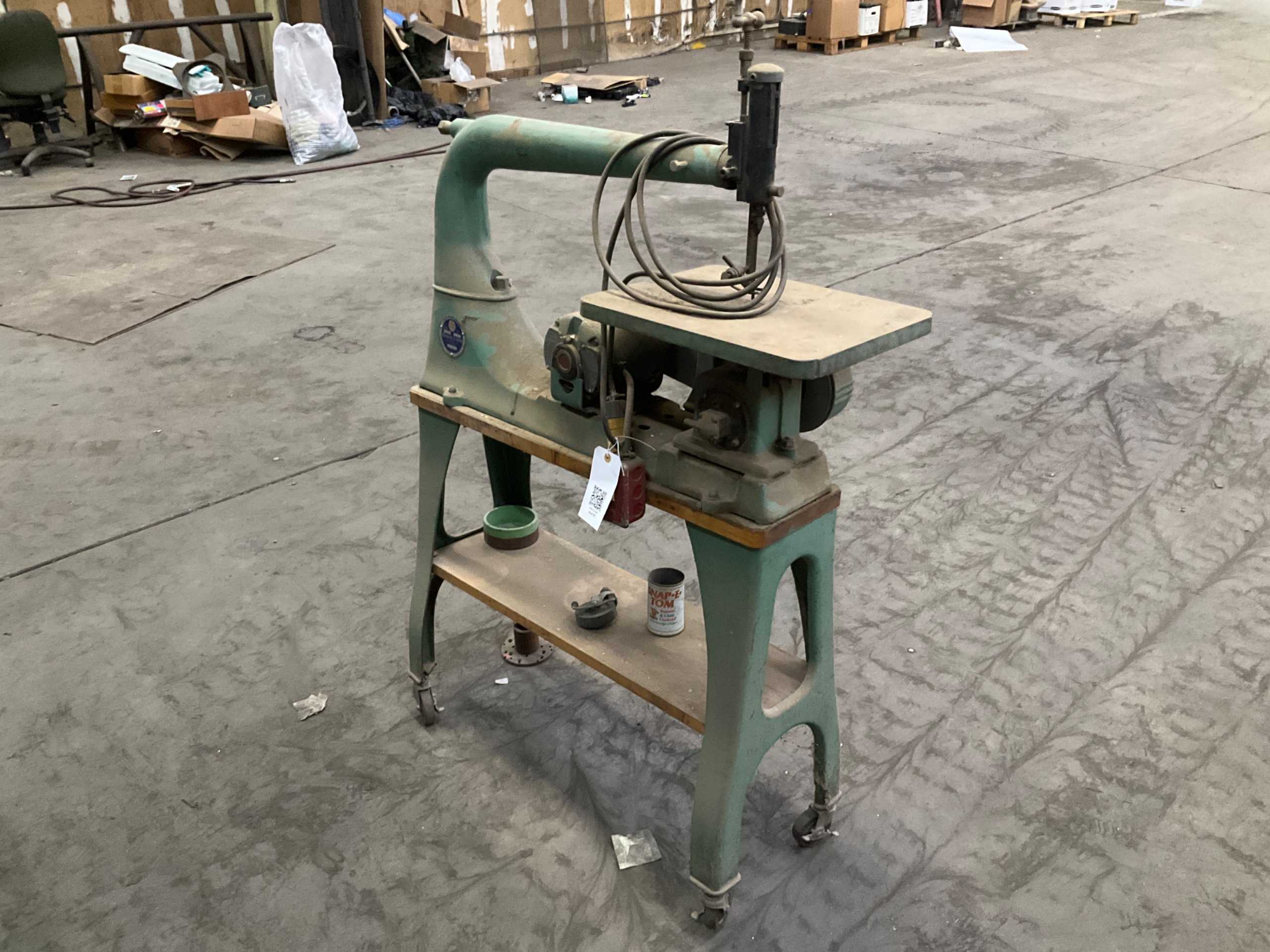 WALKER TURNER SCROLL SAW - WOOD SHOP EQUIPMENT