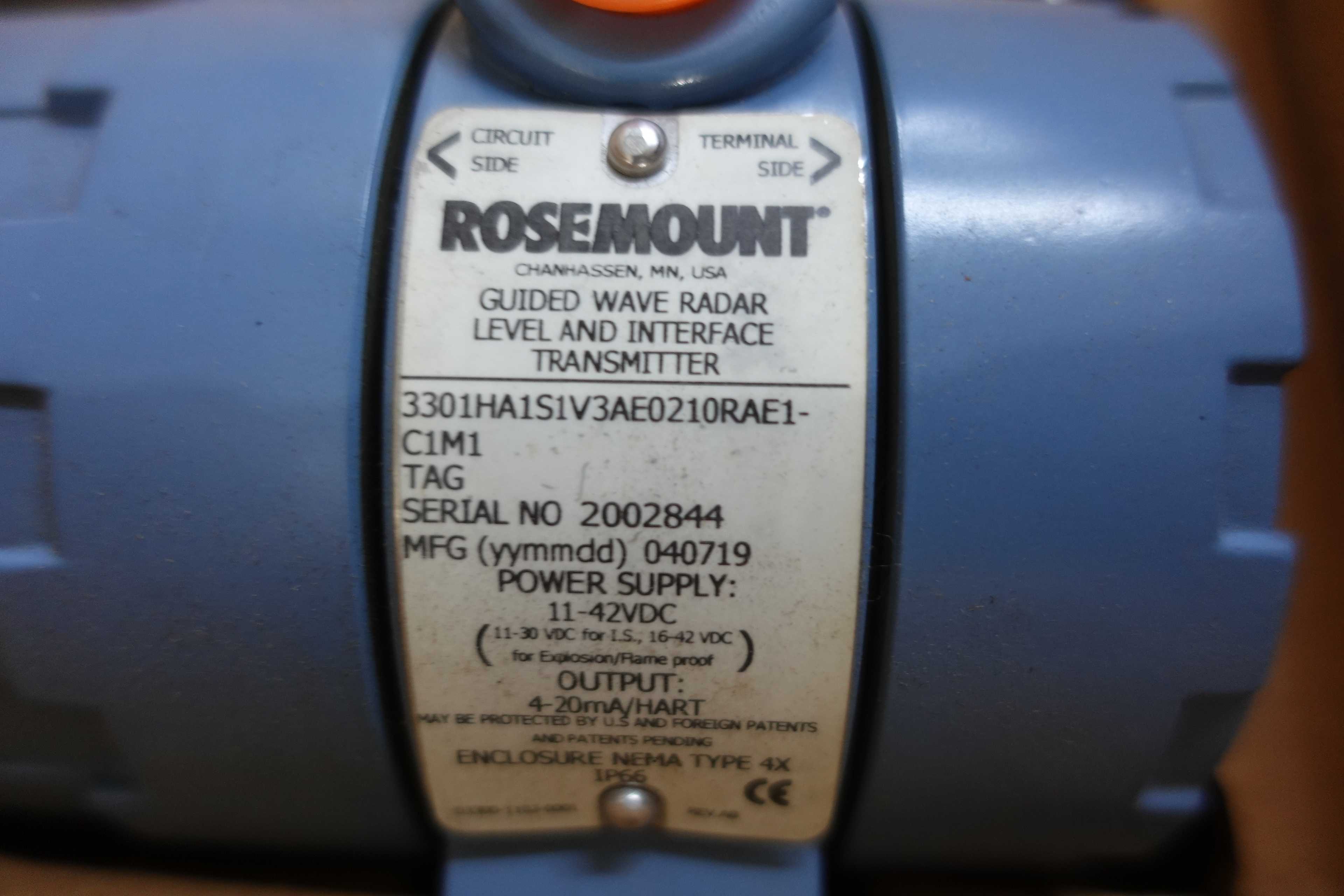 SKU 1740370 - LOT OF 8 ROSEMOUNT 3301HA1S1V3AE0210RAE1M1C1 RADAR LEVEL TRANSMITTERS - INSTRUMENTATION