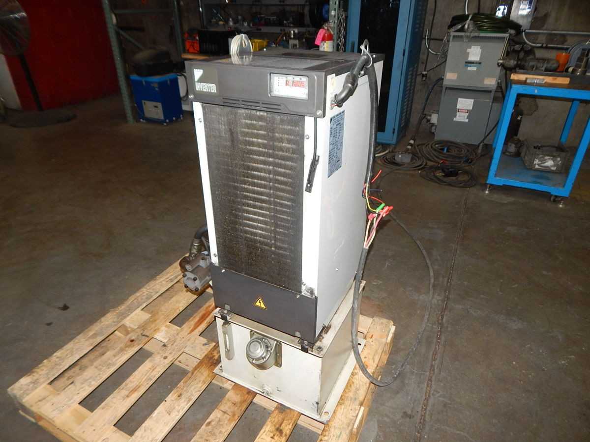 DAIKIN INDUSTRIES AKZ328-X CHILLERS, 2.8 KW CAPACITY, 220V 3-PH POWER, 10-50C TEMP RANGE - CHILLERS