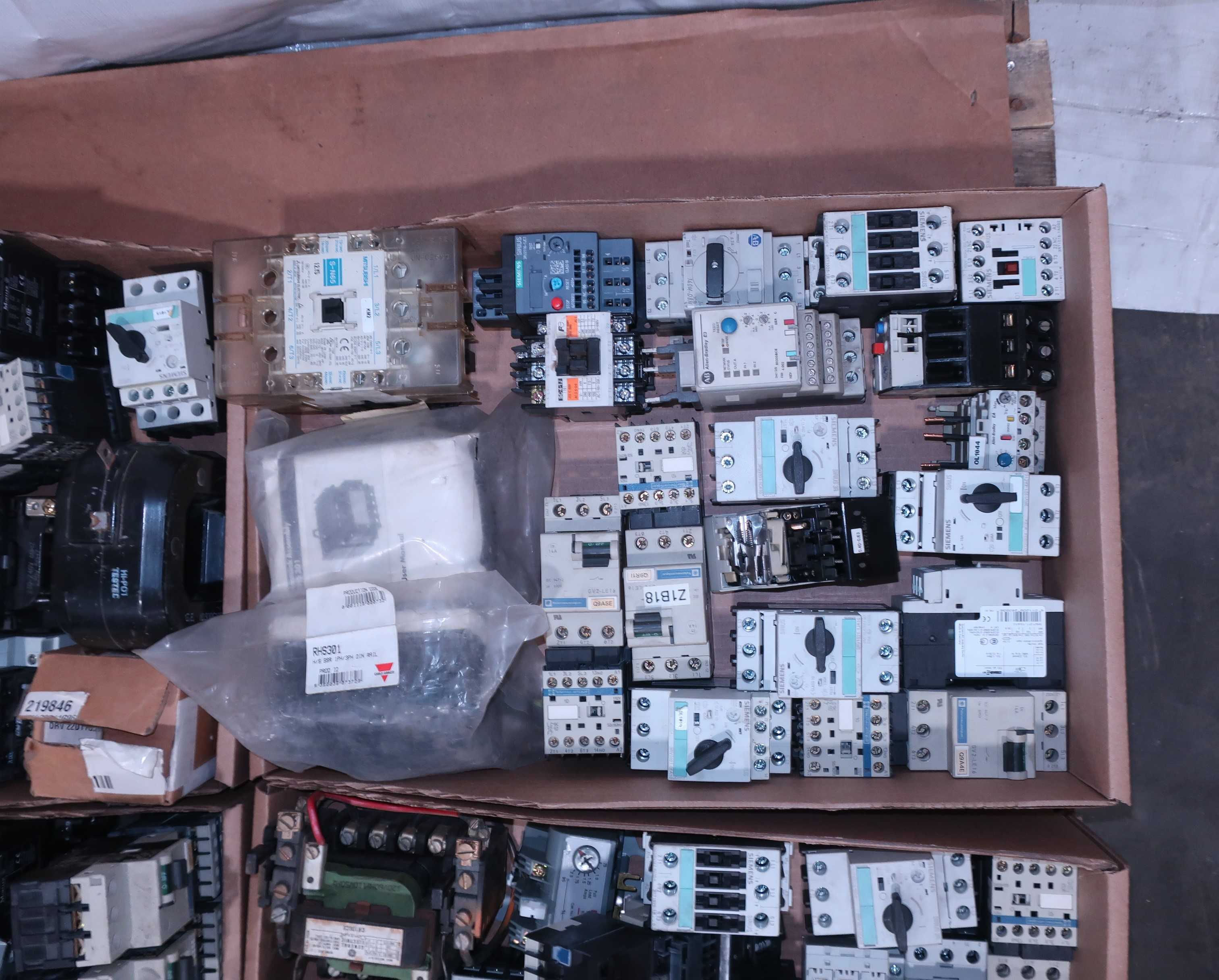 SKU 1726682 - 2 PALLETS OF ASSORTED MOTOR STARTERS, CONTACTORS AND OVERLOAD RELAYS - ELECTRICAL COMPONENTS