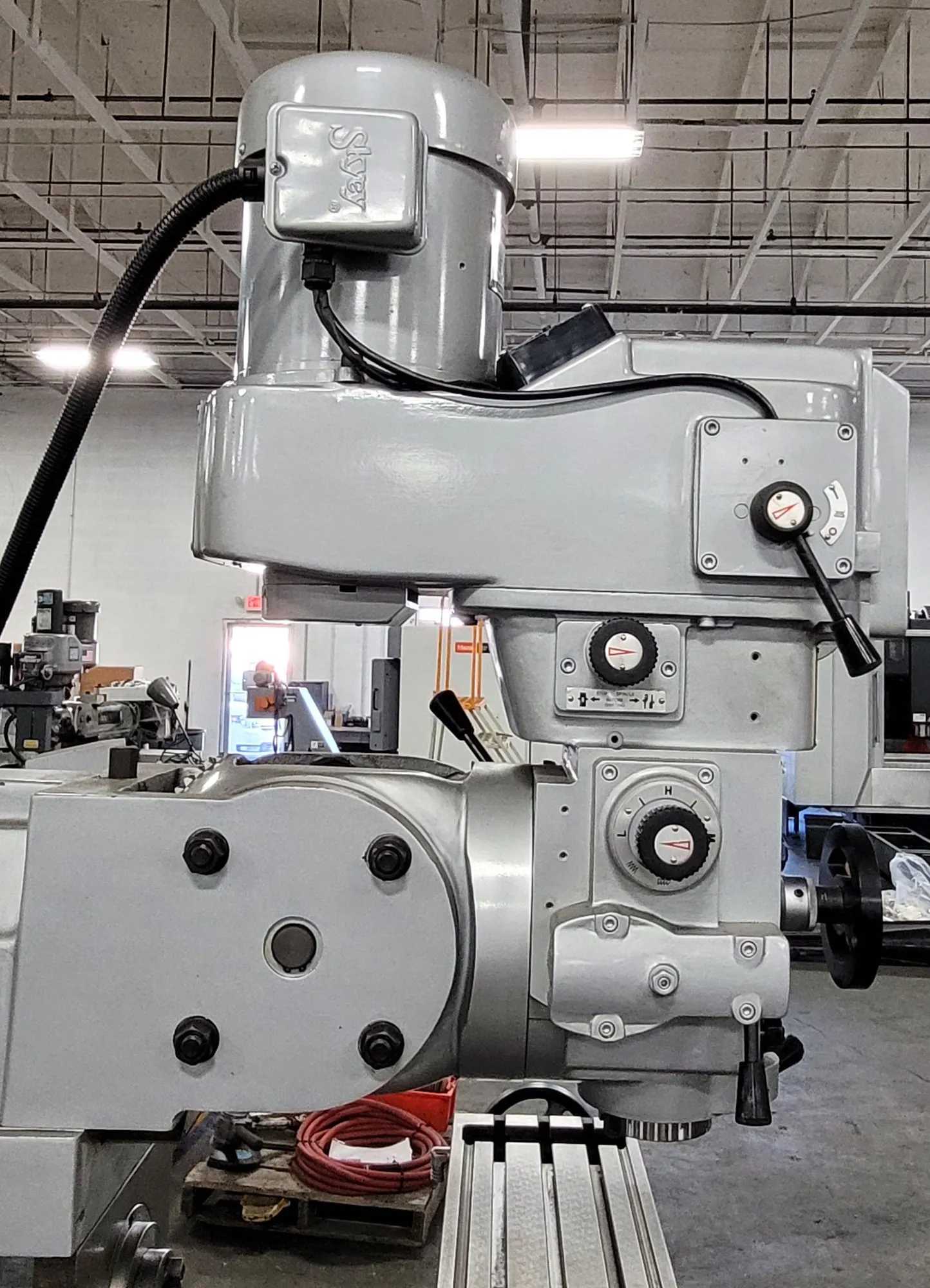 2018 SHARP VH-25 V/H MILL, 10X56" TBL, NMTB-40, 5HP, 60-4500 RPM - MILLING MACHINES