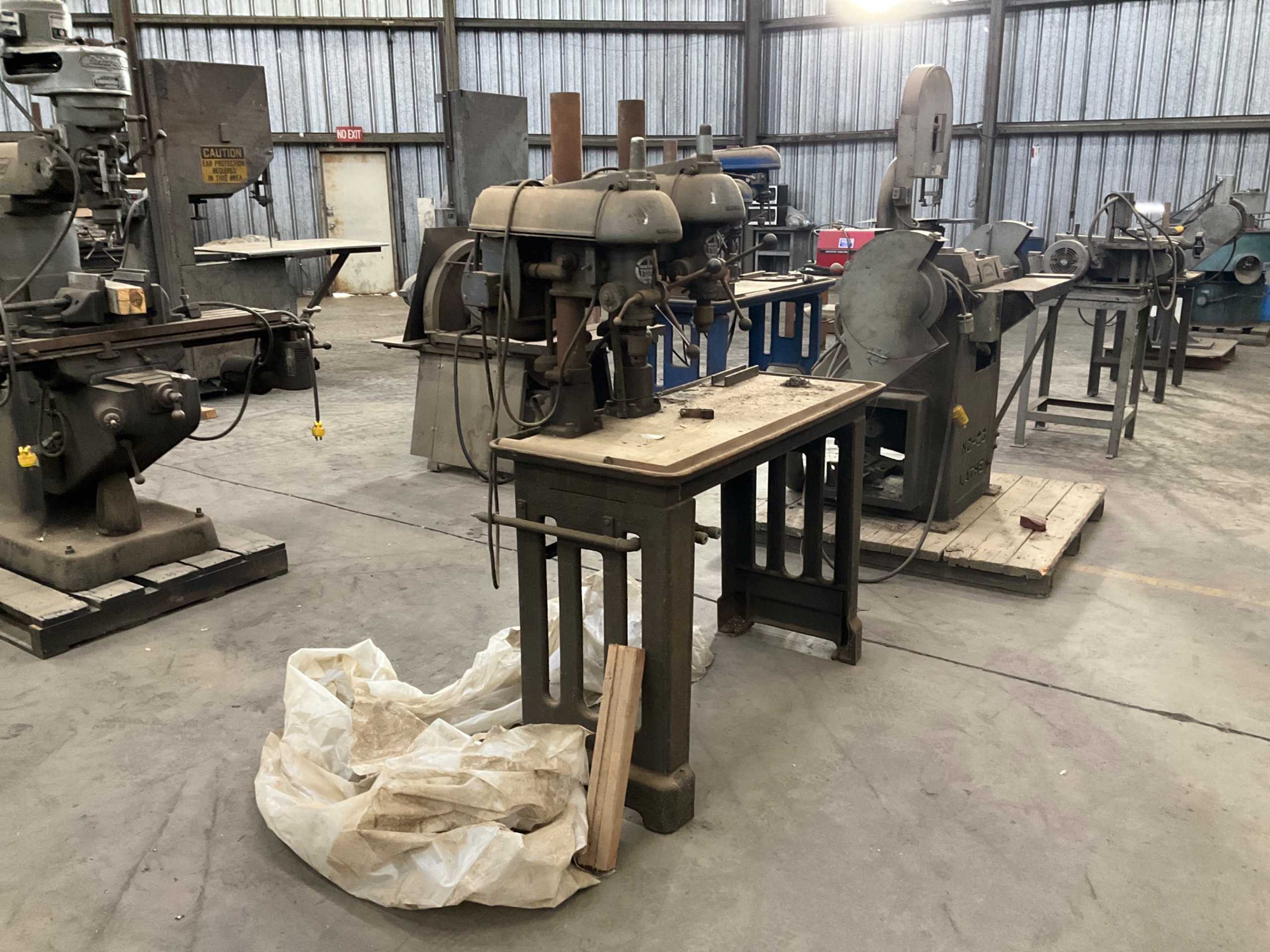 WALKER TURNER GANG DRILLING MACHINE - 