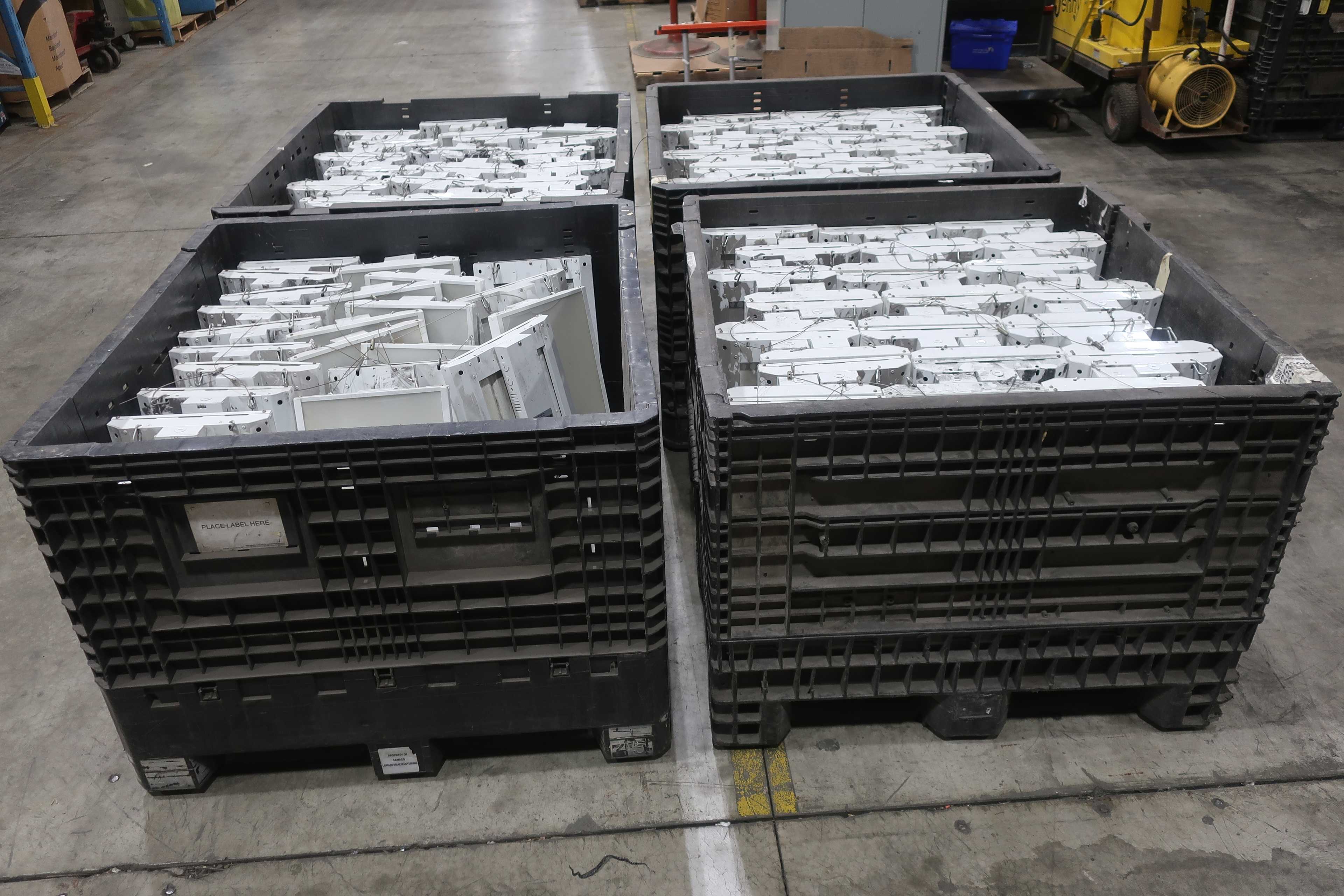 4 CRATES OF LINEAR LED HIGH BAY LIGHT FIXTURES