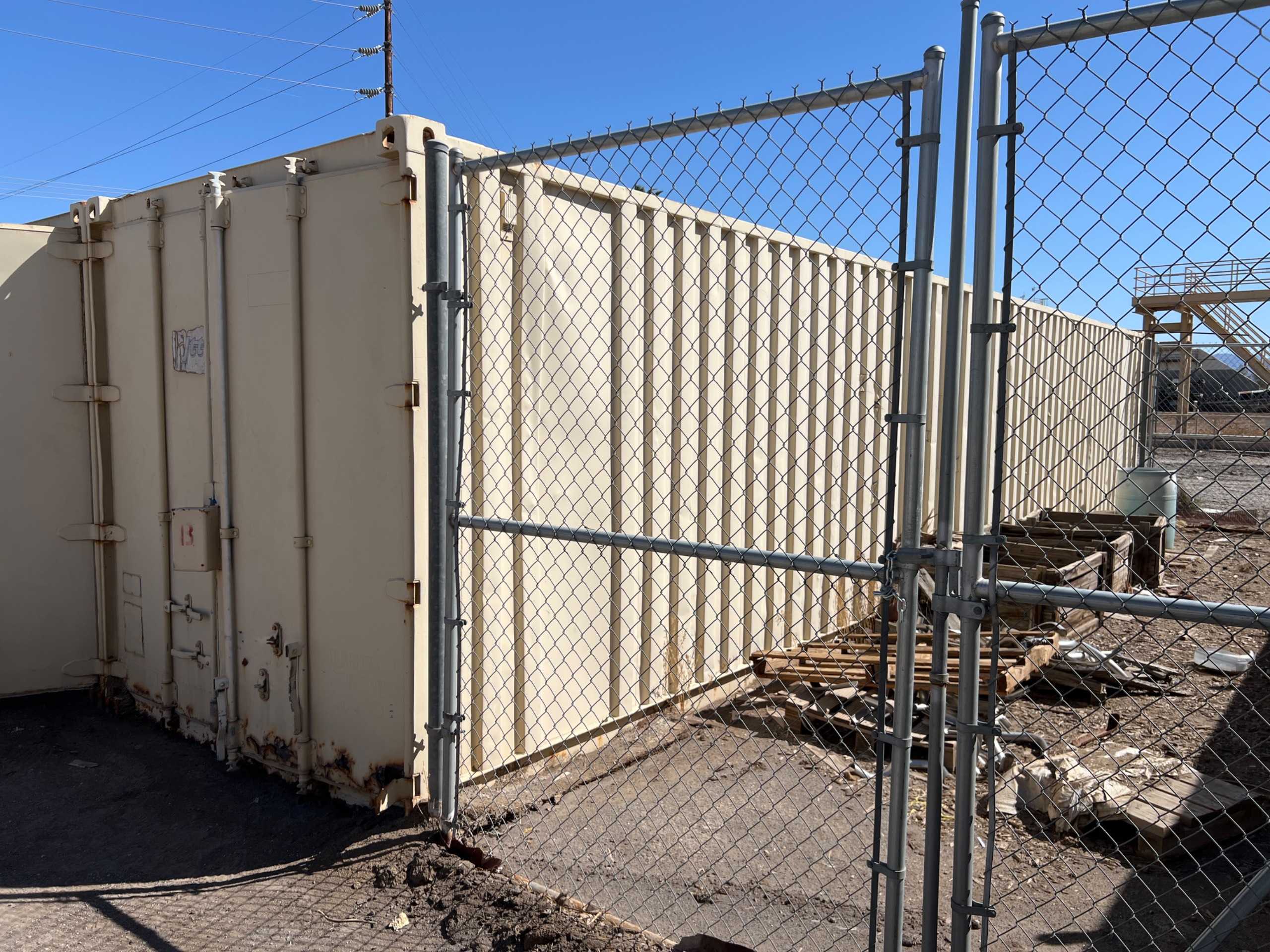 40' CONTAINER WITH CONTENTS - SHIPPING CONTAINERS