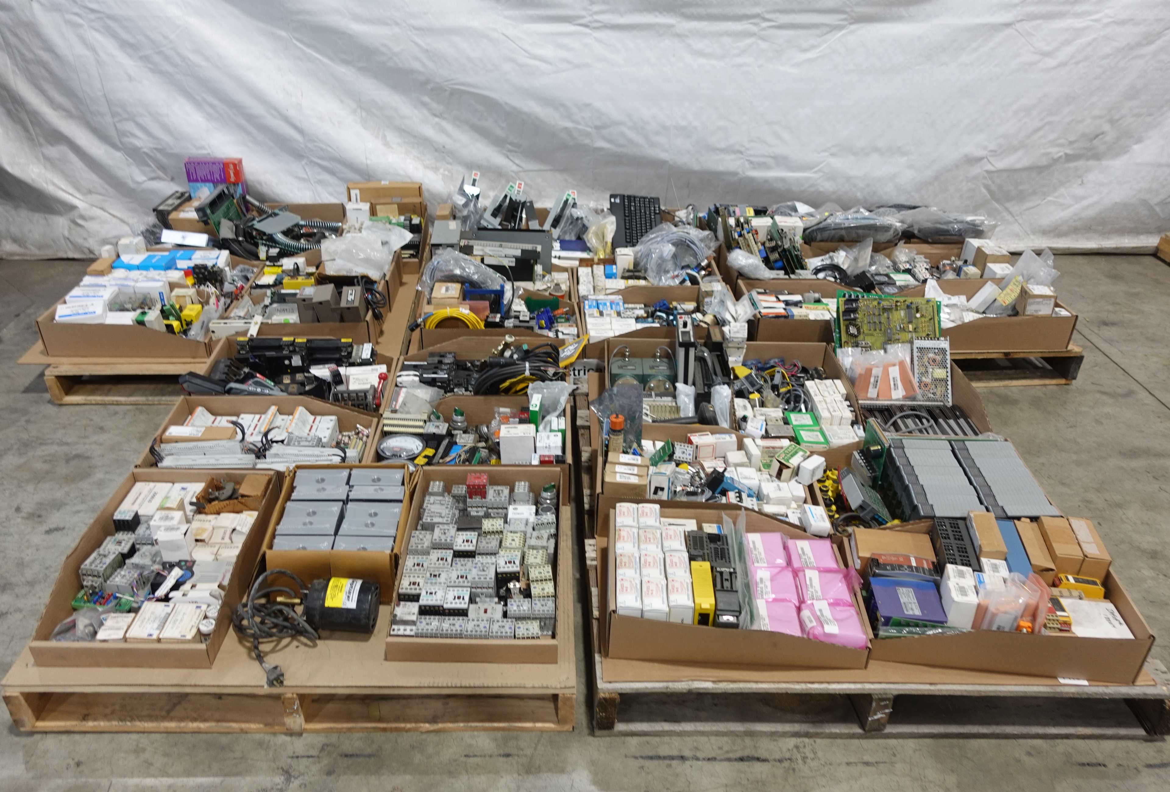 SKU 1736720 - 5 PALLET OF ASSORTED AUTOMATION AND ELECTRICAL CONTROLS - ELECTRICAL COMPONENTS