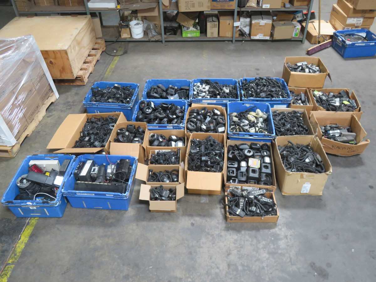 WHOLESALE LOT OF MOTOROLA COMMUNICATION EQUIPMENT - TELECOMMUNICATION