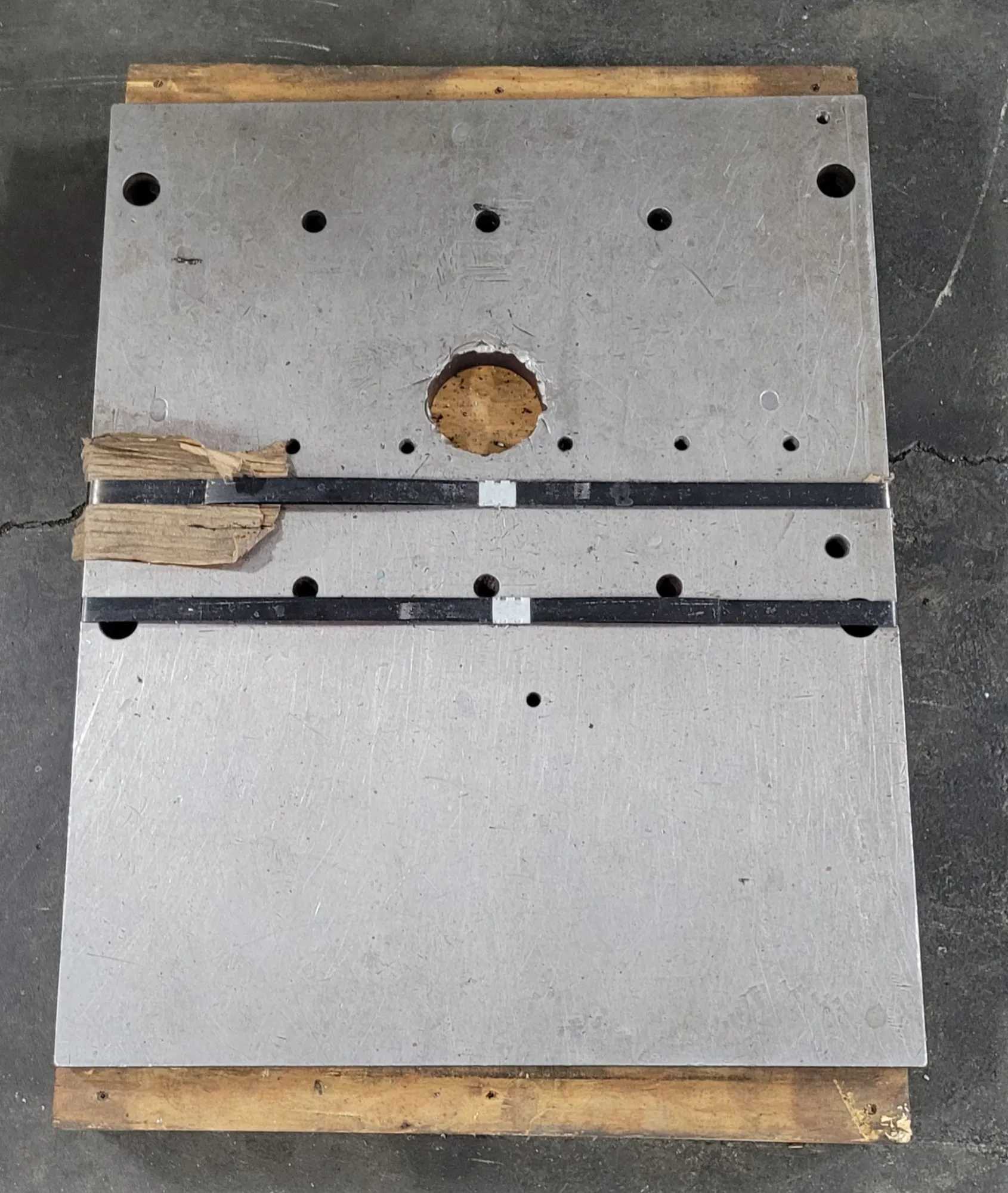TOOLING & ACCESSORIES FIXTURE PLATE 30X24X1.5IN 3.25IN HOLE 311LB - MACHINE TOOLING
