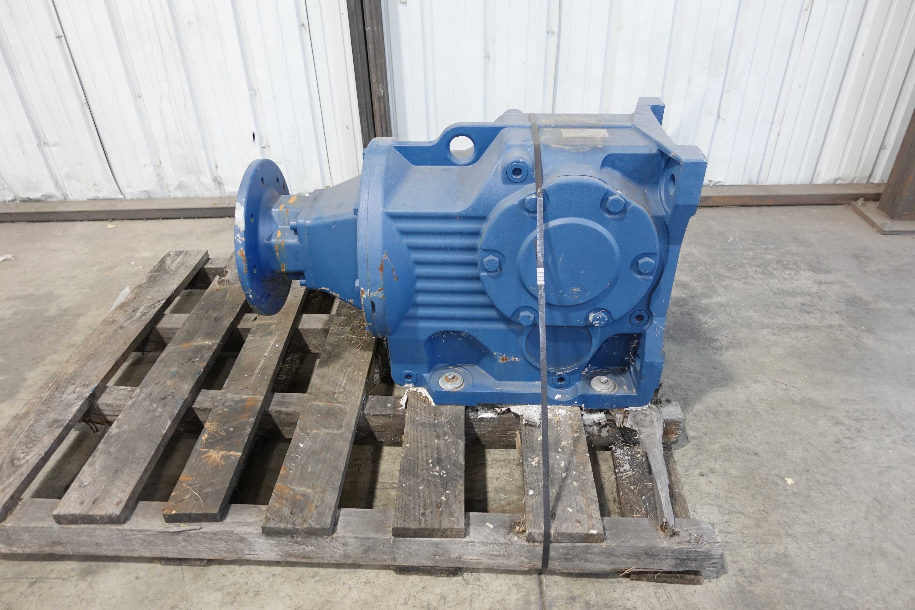 SEW-EURODRIVE K127 AM324/326 GEAR REDUCER, SOME DAMAGE For Sale | Aucto
