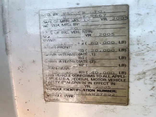 2005 STERLING L9500 SERIES HYDRO EXCAVATION TRUCK - undefined