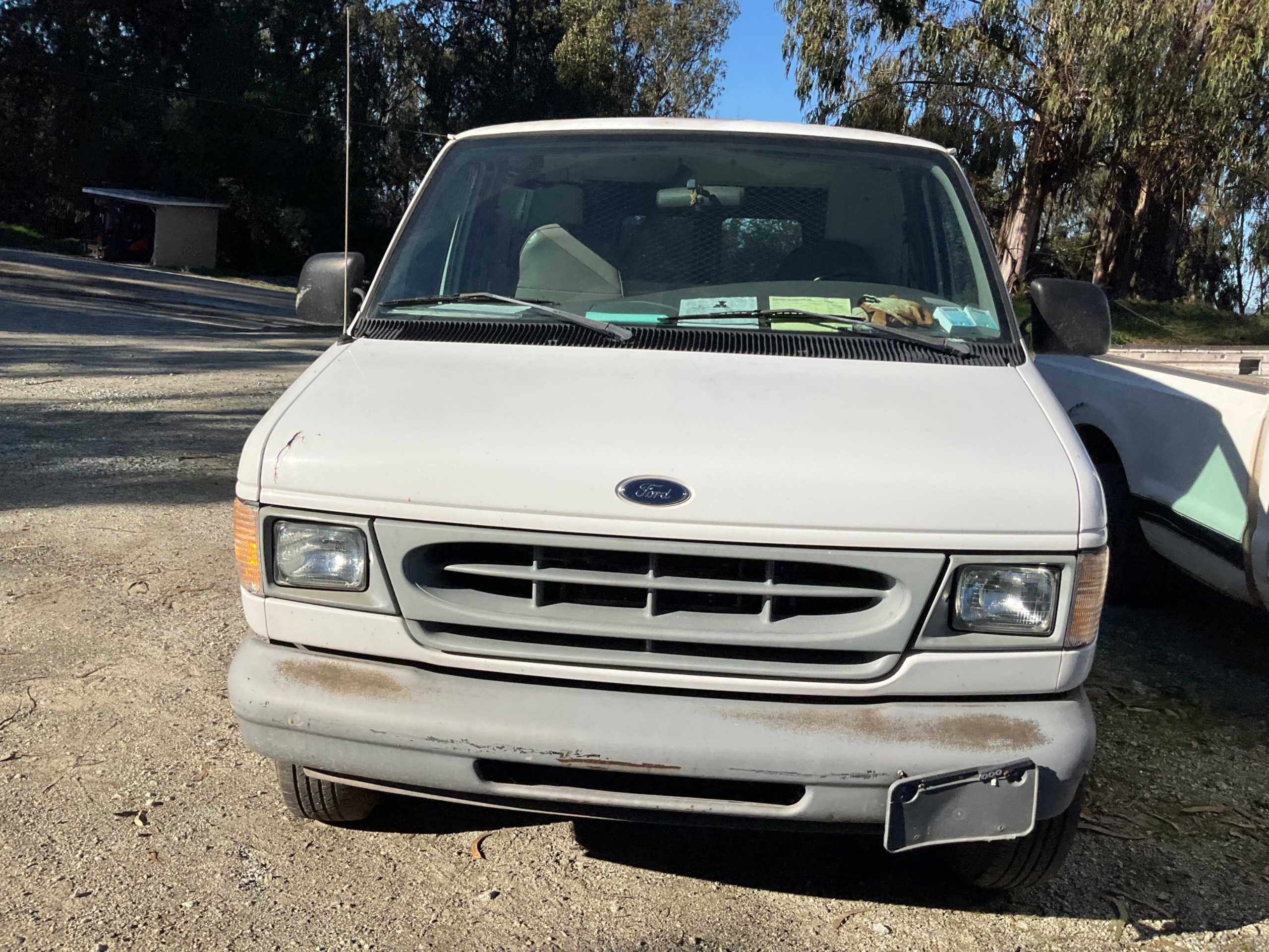 1998 FORD E-250 VAN - BUSES