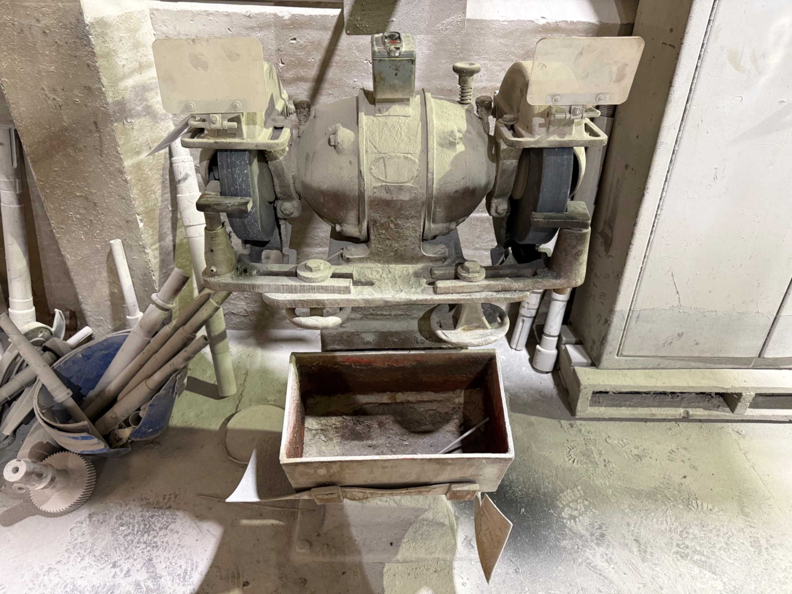 DISK GRINDER - GRINDING MACHINES