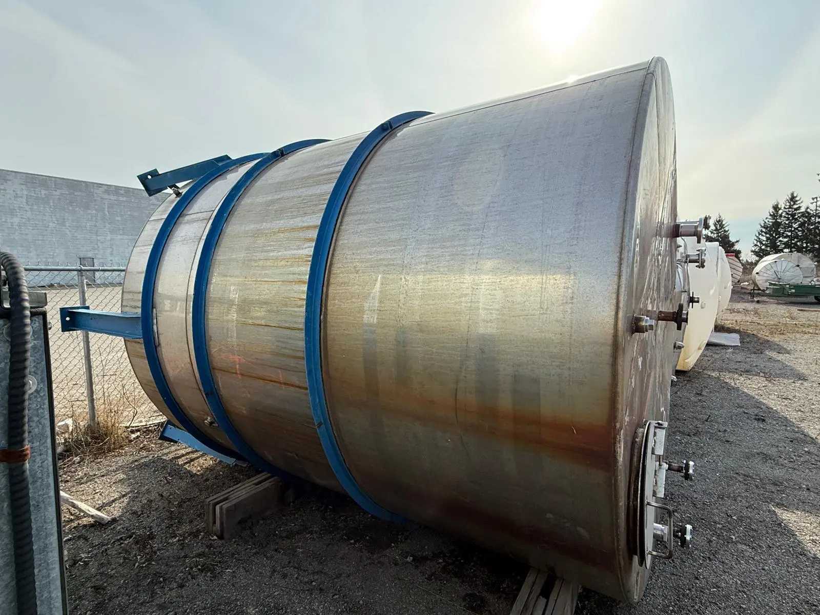 PERRY STORAGE AND PROCESS TANK, 5200 GAL, 316 SS, HORIZONTAL, 108X108X132IN, 6000 LBS - TANKS