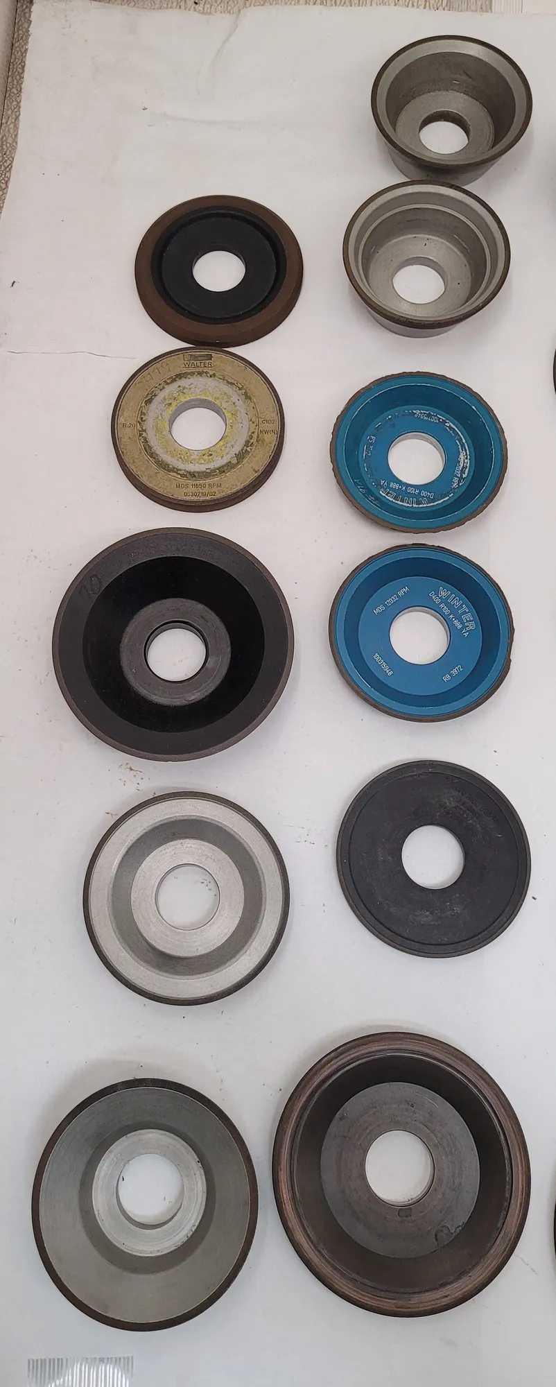 LOT OF 40 DIAMOND GRINDING WHEELS, 1/16" TO 1/2" THICKNESS RANGE - MACHINING TOOLING & PARTS