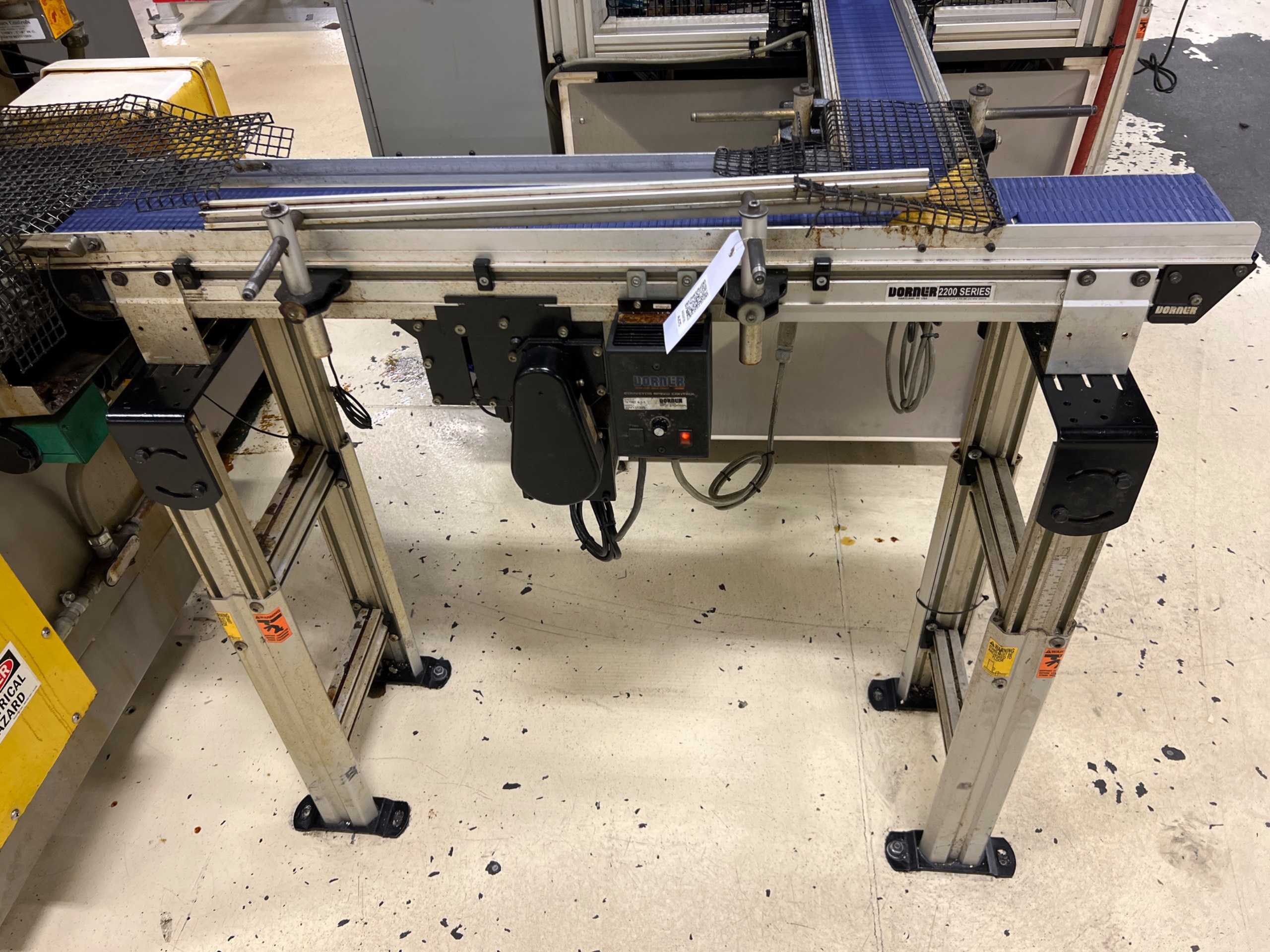 DORNER 2200 SERIES ADJUSTABLE POWER BELT CONVEYOR DORNER 2200 SERIES ADJUSTABLE POWER BELT CONVEYOR