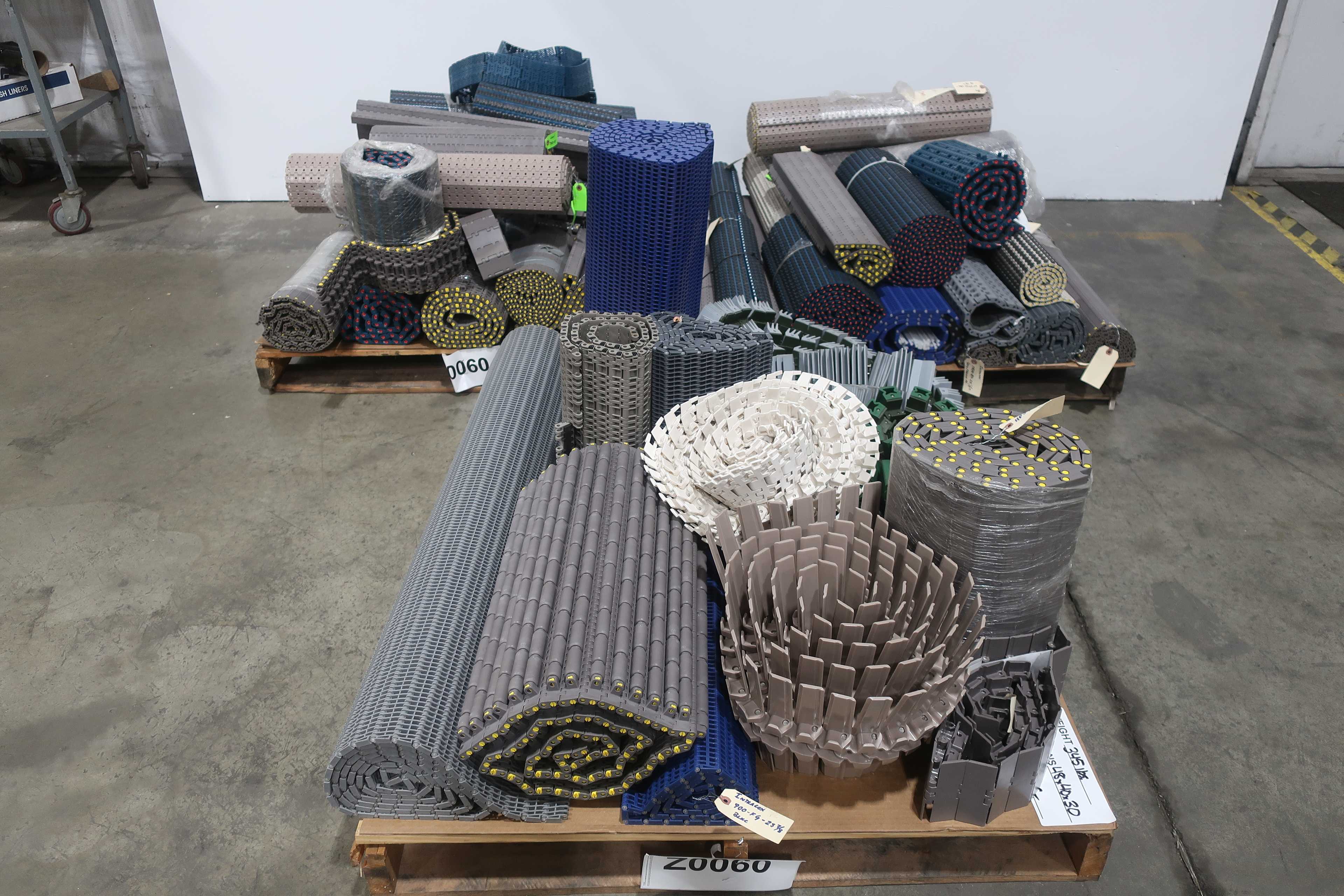 3 PALLETS OF ASSORTED PLASTIC CONVEYOR CHAIN - CONVEYOR PARTS