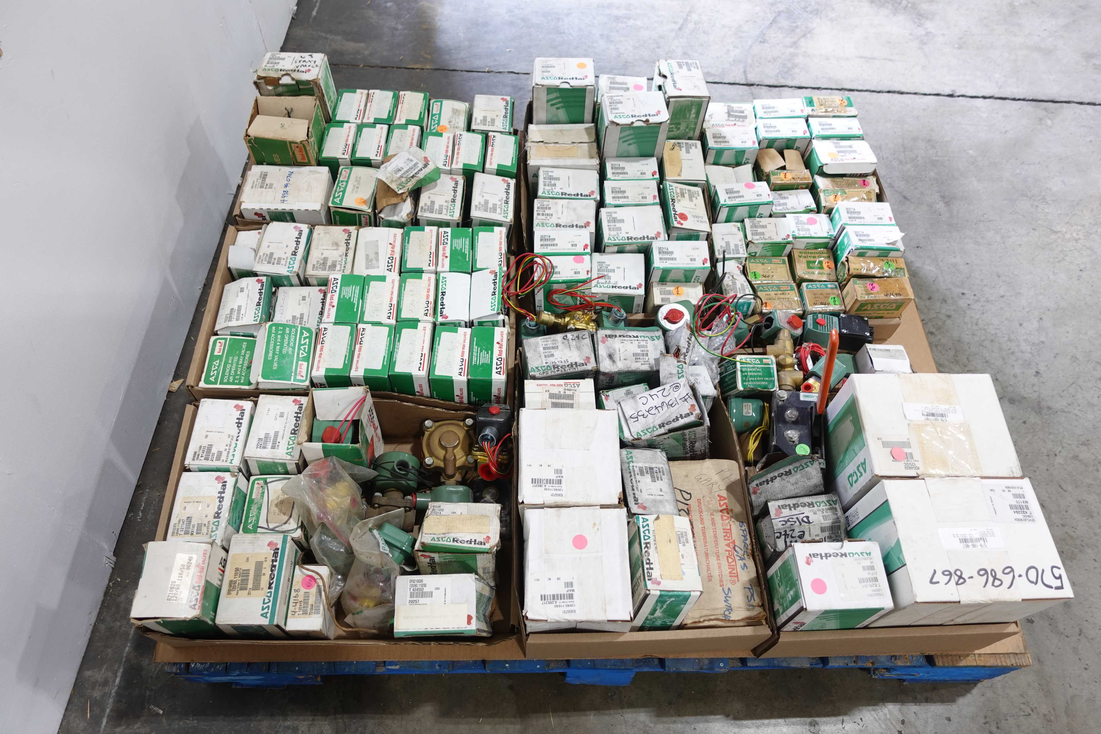 PALLET OF ASSORTED ASCO SOLENOID VALVES AND SPARE PARTS KITS - VALVES