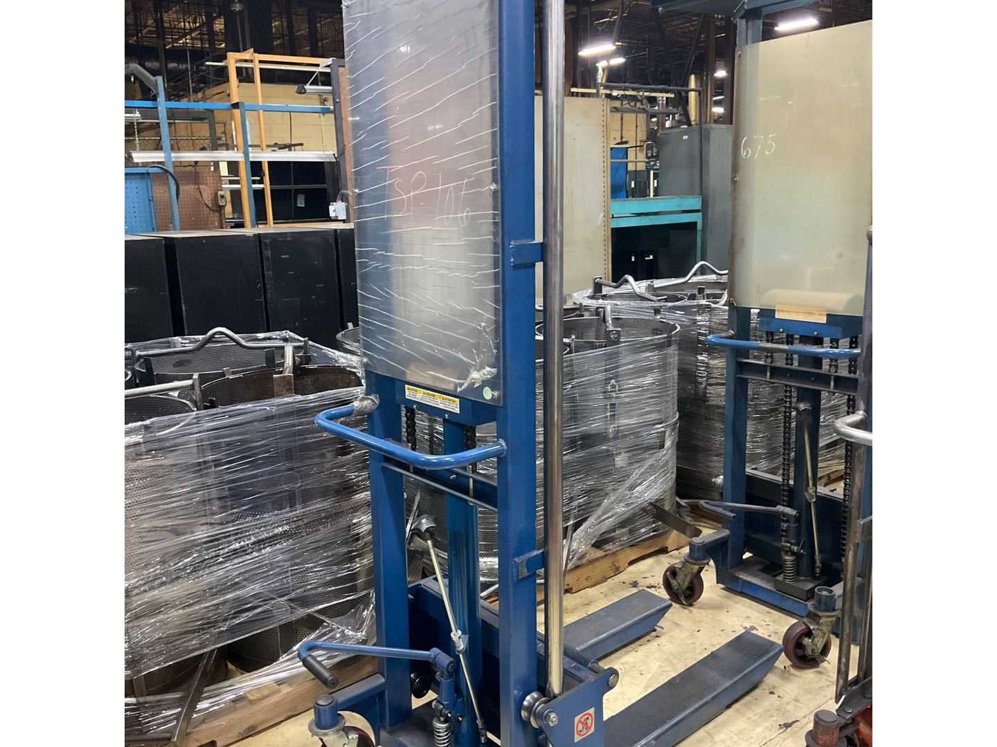 HYDRAULIC STRADDLE STACKER HYDRAULIC STRADDLE STACKER