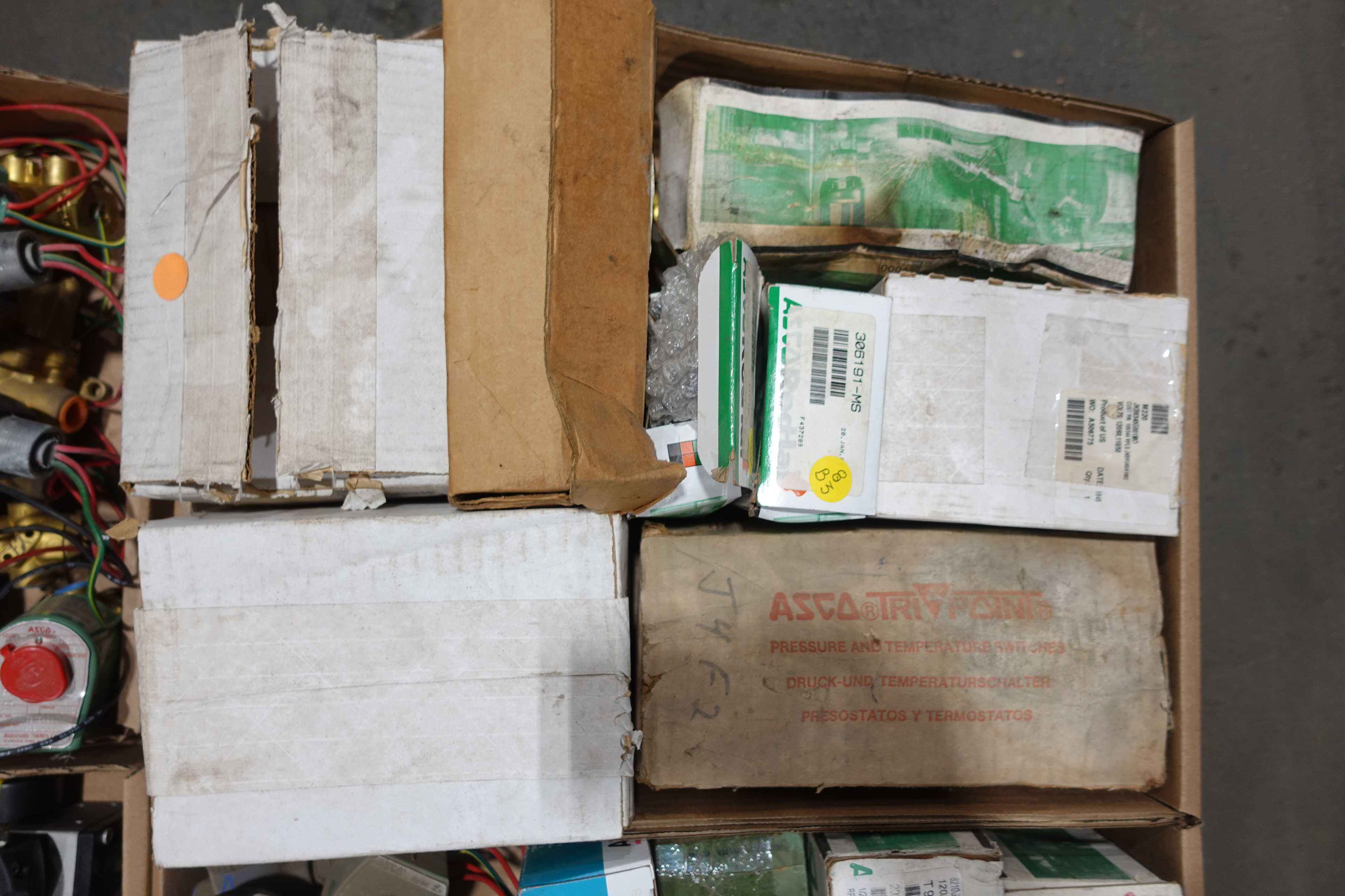 PALLET OF ASSORTED ASCO SOLENOID VALVES AND ACCESSORIES - SOLENOID VALVE