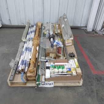 SKU 1733783 - PALLET OF ASSORTED LINEAR BEARINGS, RAILS, GIDES AND BALL SCREW ASSEMBLIES - BEARINGS