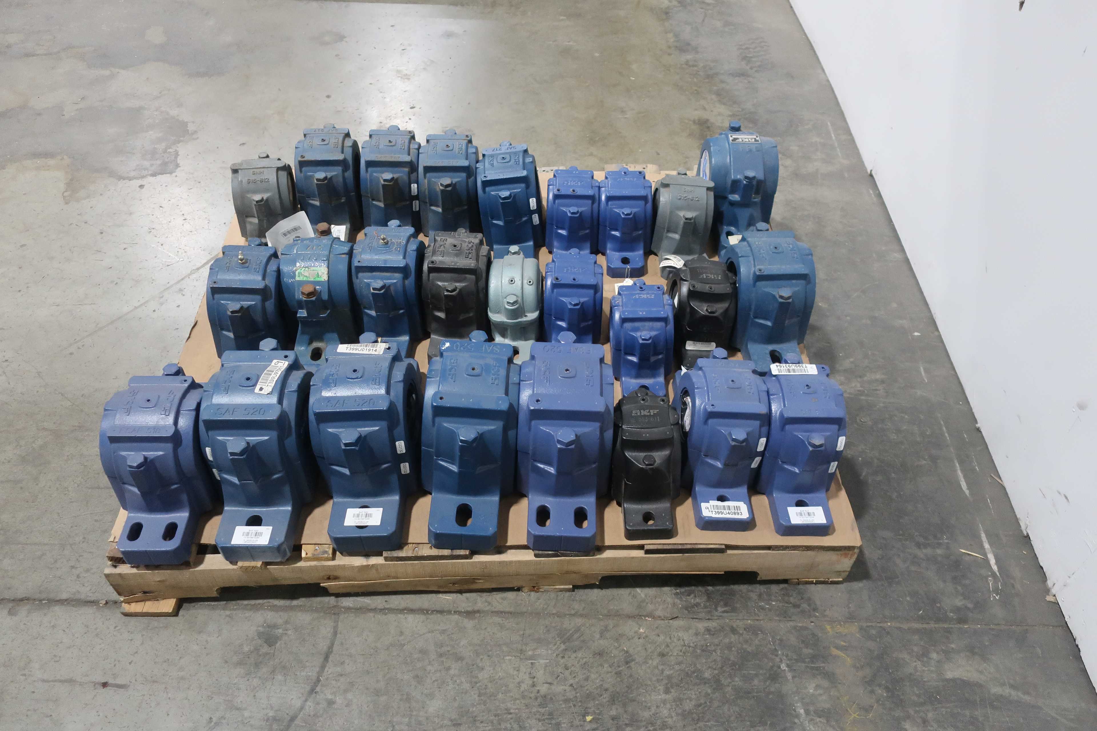 SKU 1749319 - PALLET OF ASSORTED SKF SPLIT-CASE PILLOW BLOCK BEARING HOUSINGS - BEARINGS