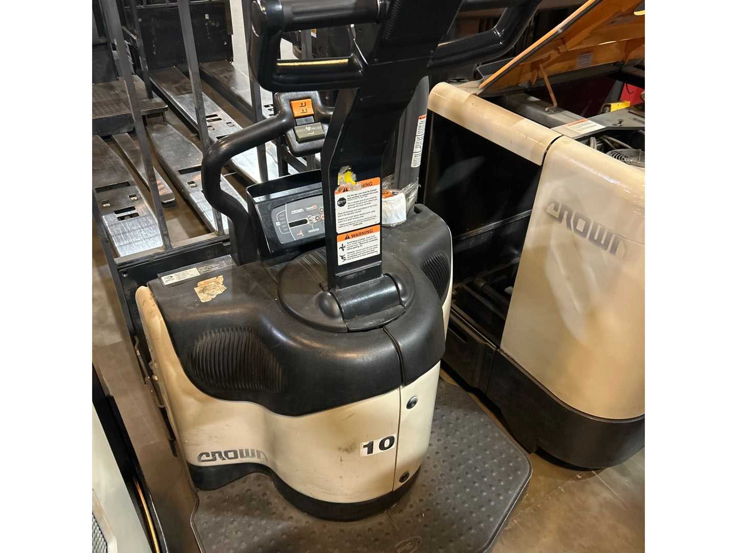 CROWN PE4500-60 ELECTRIC PALLET JACK - ELECTRIC PALLET JACKS