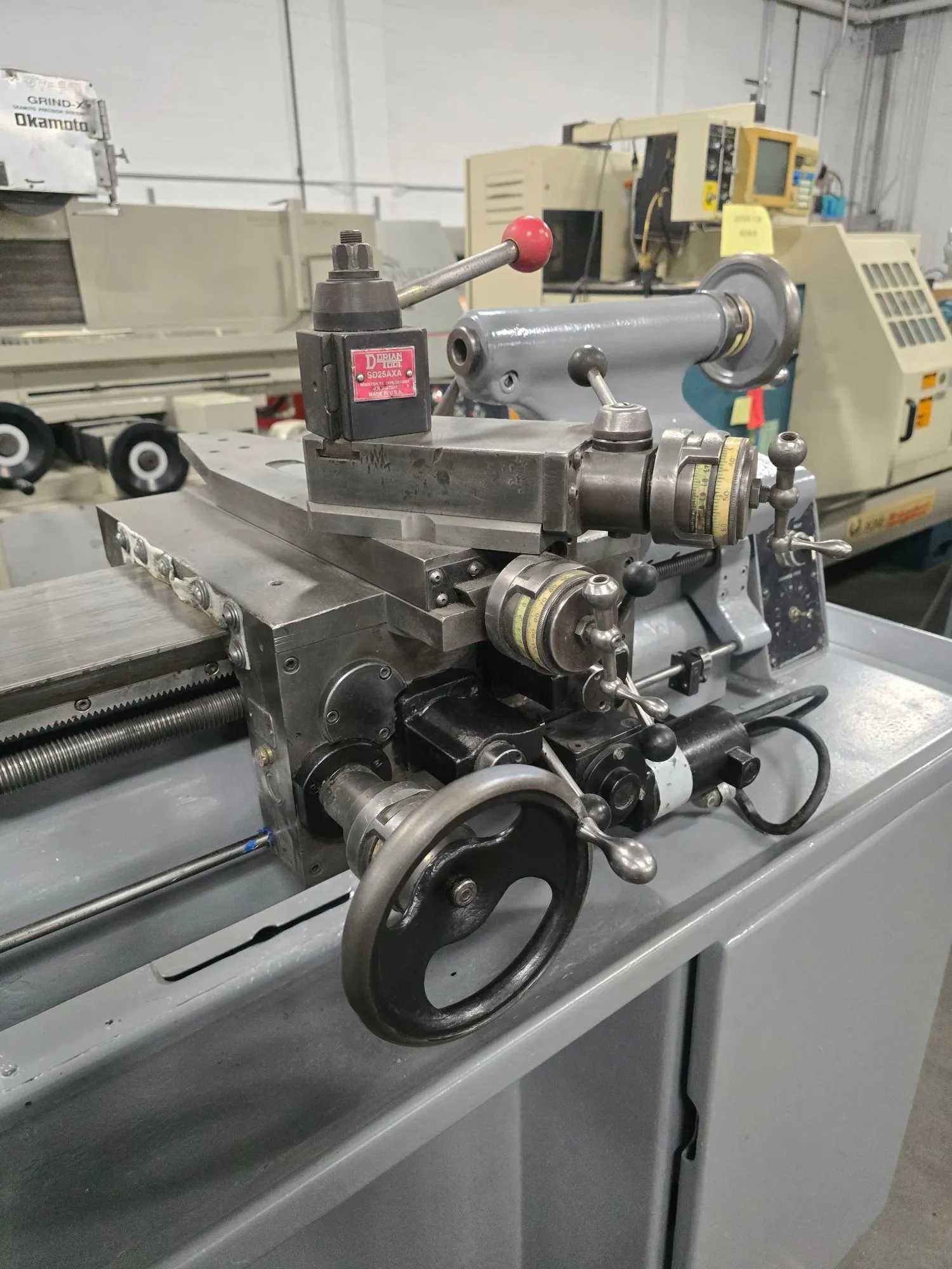HARDINGE HLV-H-EM TOOL ROOM LATHE, 11" X 18", 125-3000 RPM, INCH/METRIC THREADING - MANUAL LATHES